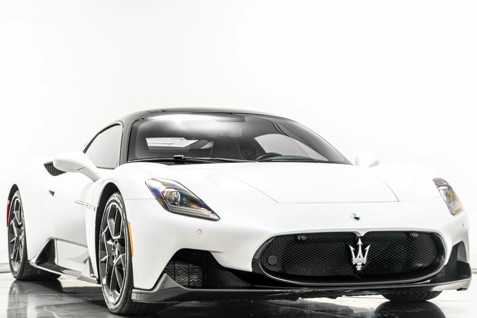 mph002_3749833953_Used_2022_Maserati_MC_20_1779288134_29a48830a2