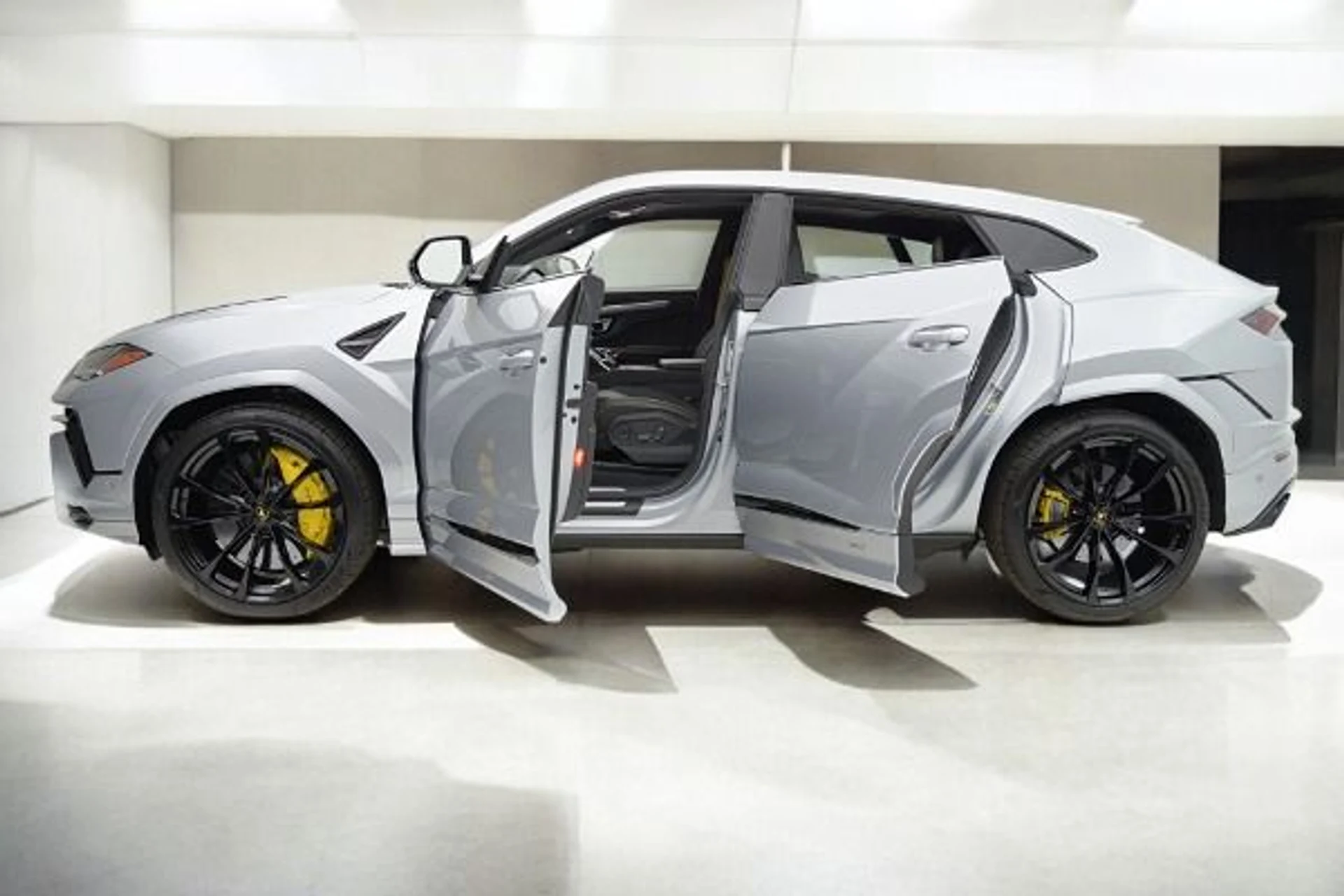 mph002_3757409977_Used_2023_Lamborghini_Urus_SSELEZIONE_PRE_OWNED_CERTIFIED_3d39187781