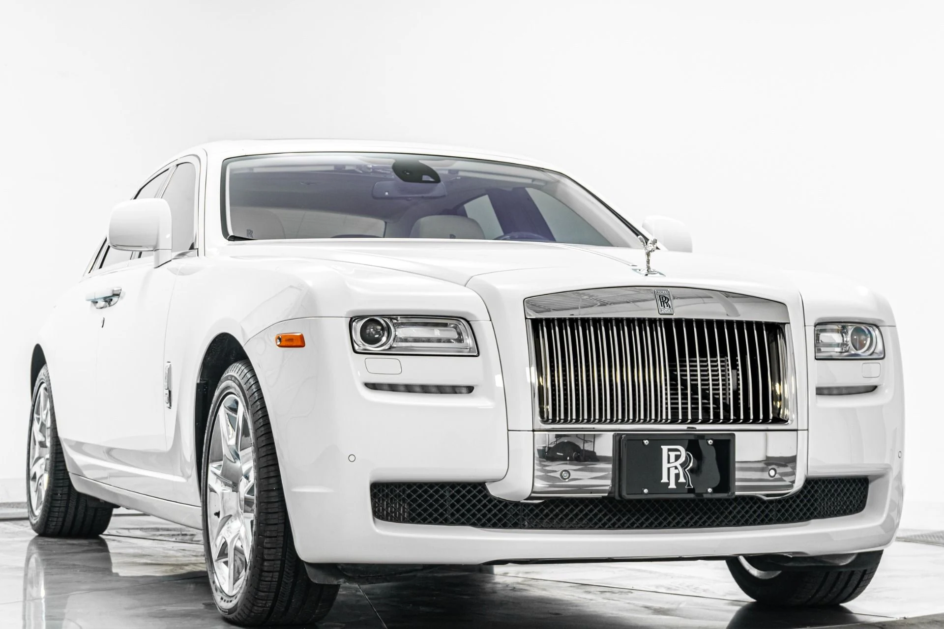 mph002_3763200200_Used_2010_Rolls_Royce_Ghost_1777319383_7578ee15a8