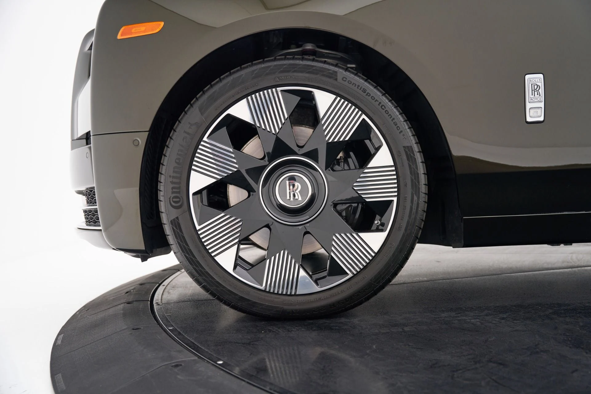 mph002_3763212209_Used_2026_Rolls_Royce_Phantom_Base_1792615111_ab97ef6434