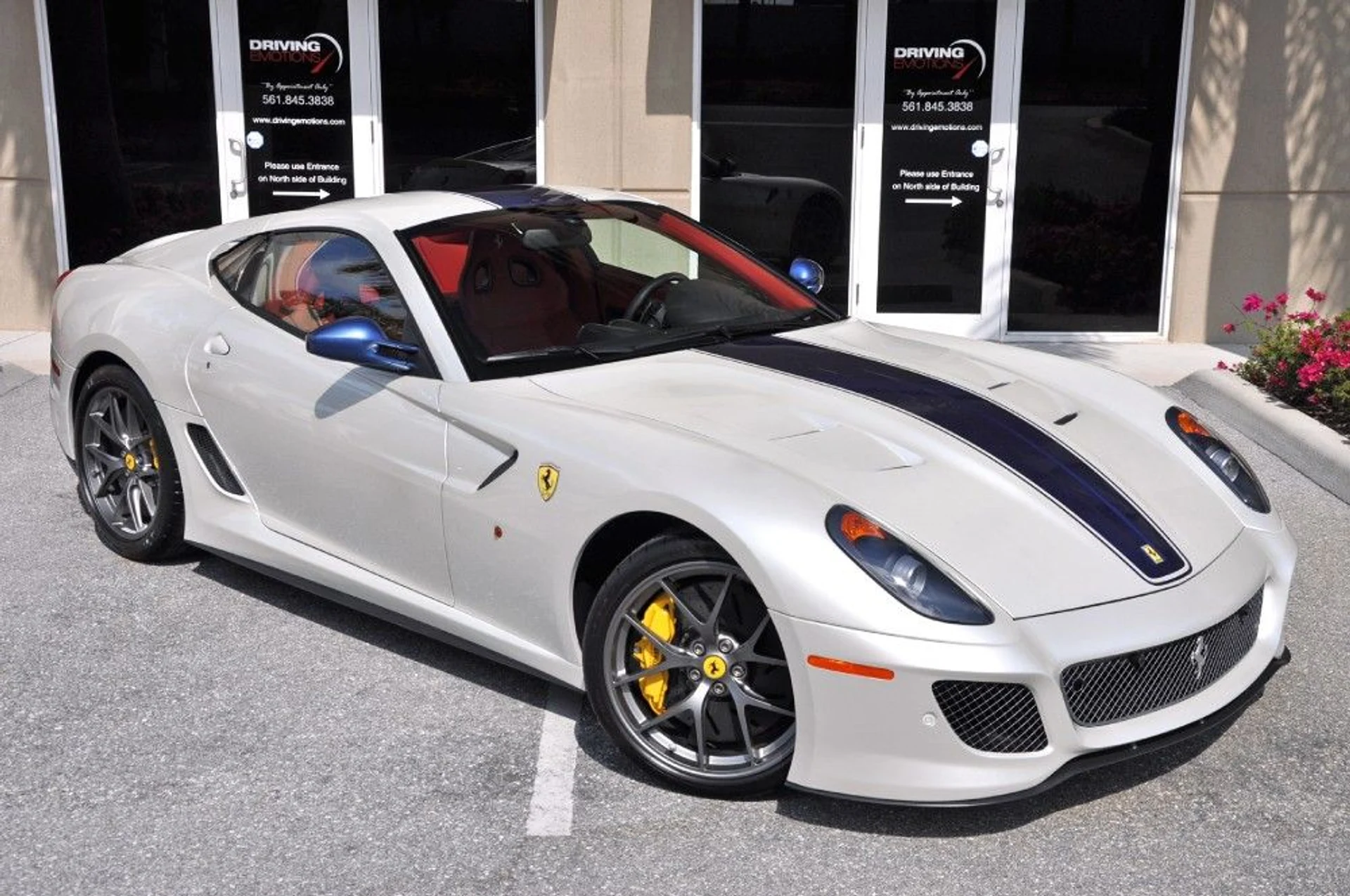 mph002_376668832_81_p3_l_9387038eae