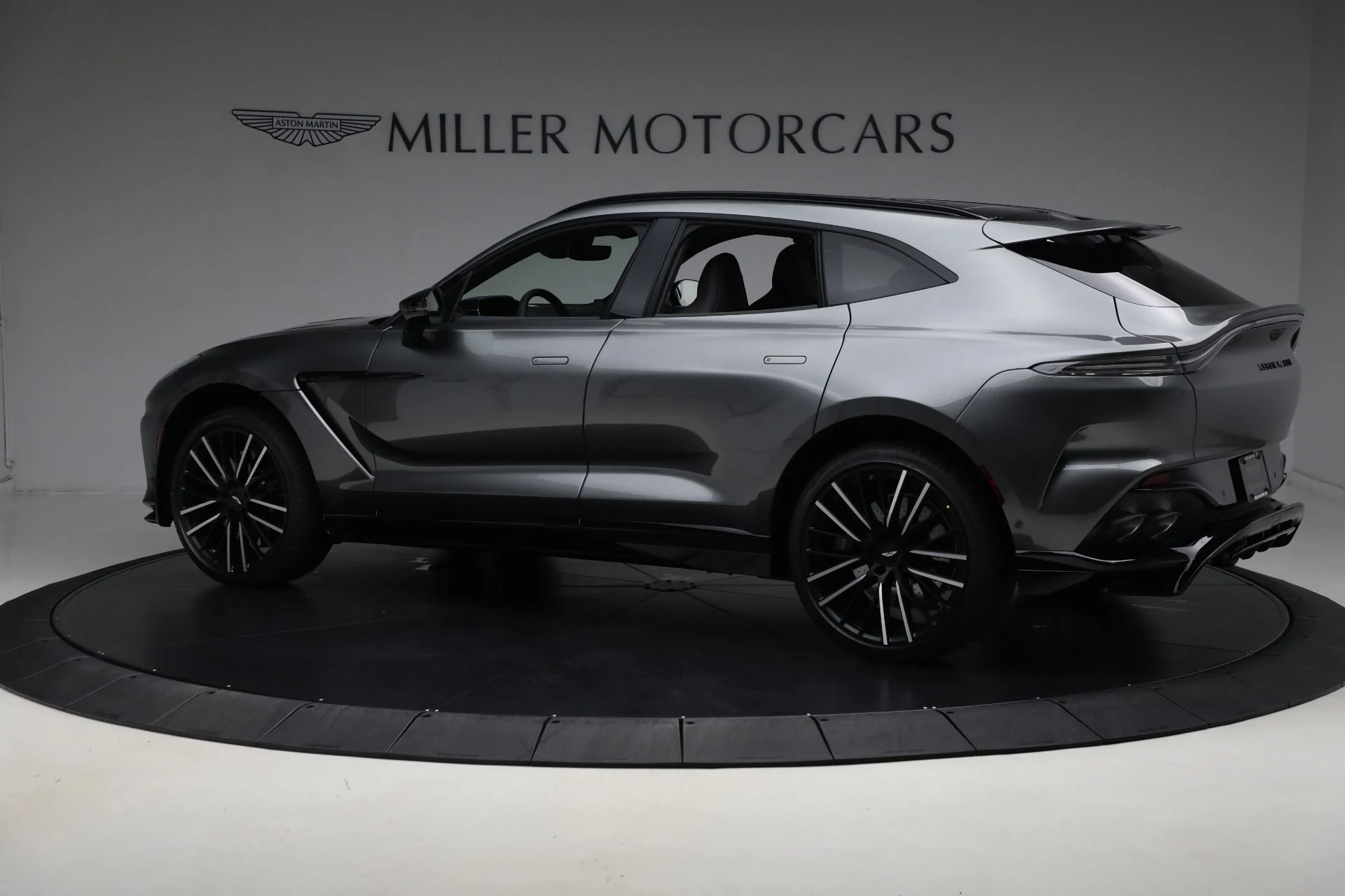 mph002_3773964961_New_2025_Aston_Martin_DBX_707_90bf348007