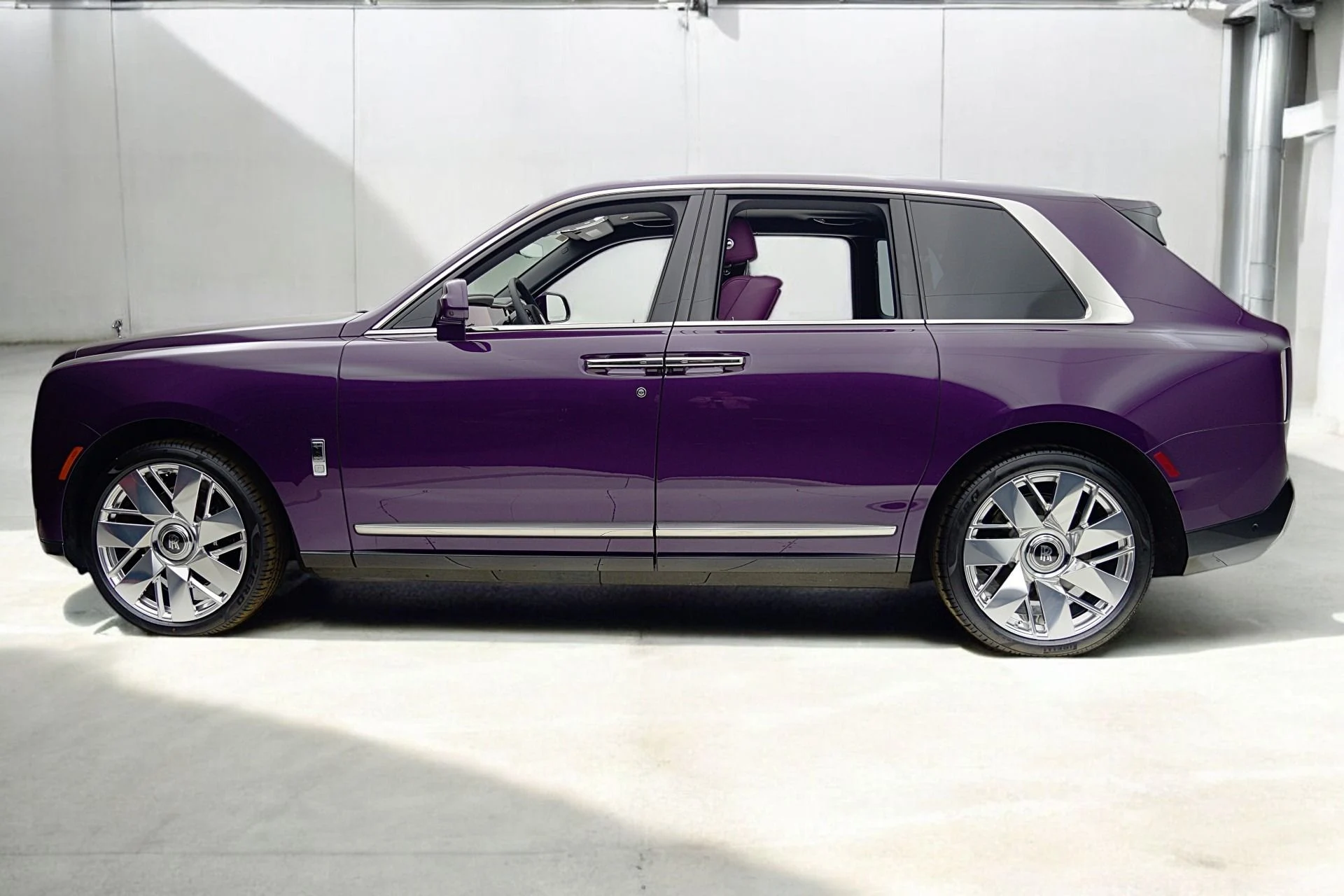 mph002_3774561653_Used_2025_Rolls_Royce_Cullinan_5e51f9c2d7