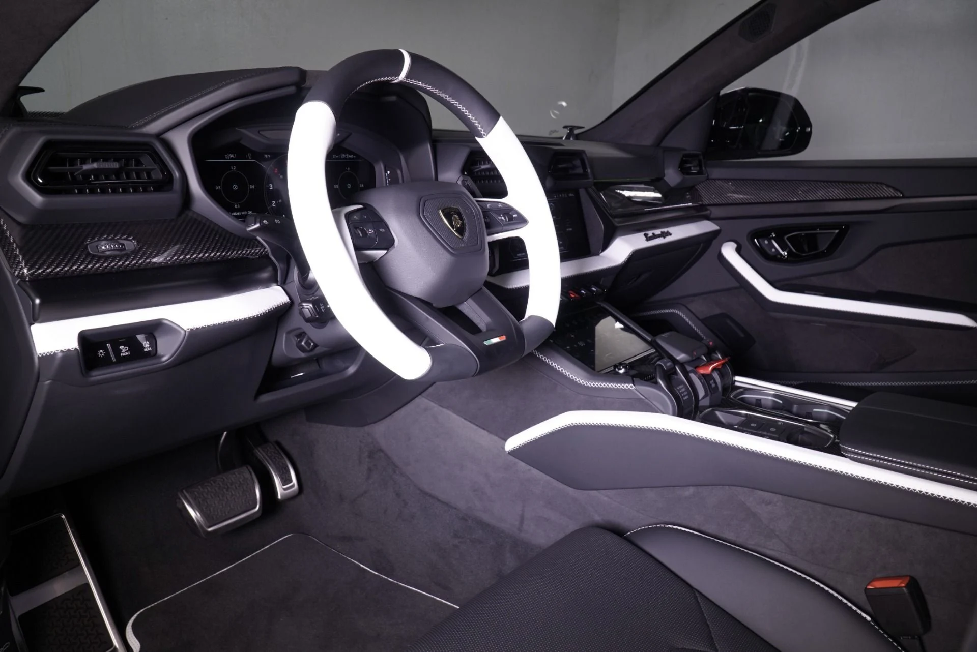 mph002_3774808083_New_2025_Lamborghini_Urus_SE_1760457329_e1fa0a29cd