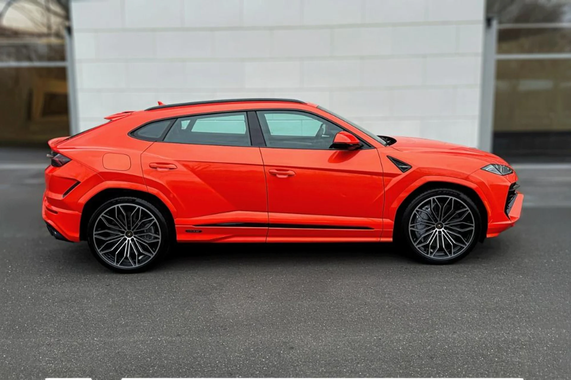mph002_3792716675_New_2025_Lamborghini_Urus_SE_1765782567_6e9095d7f6