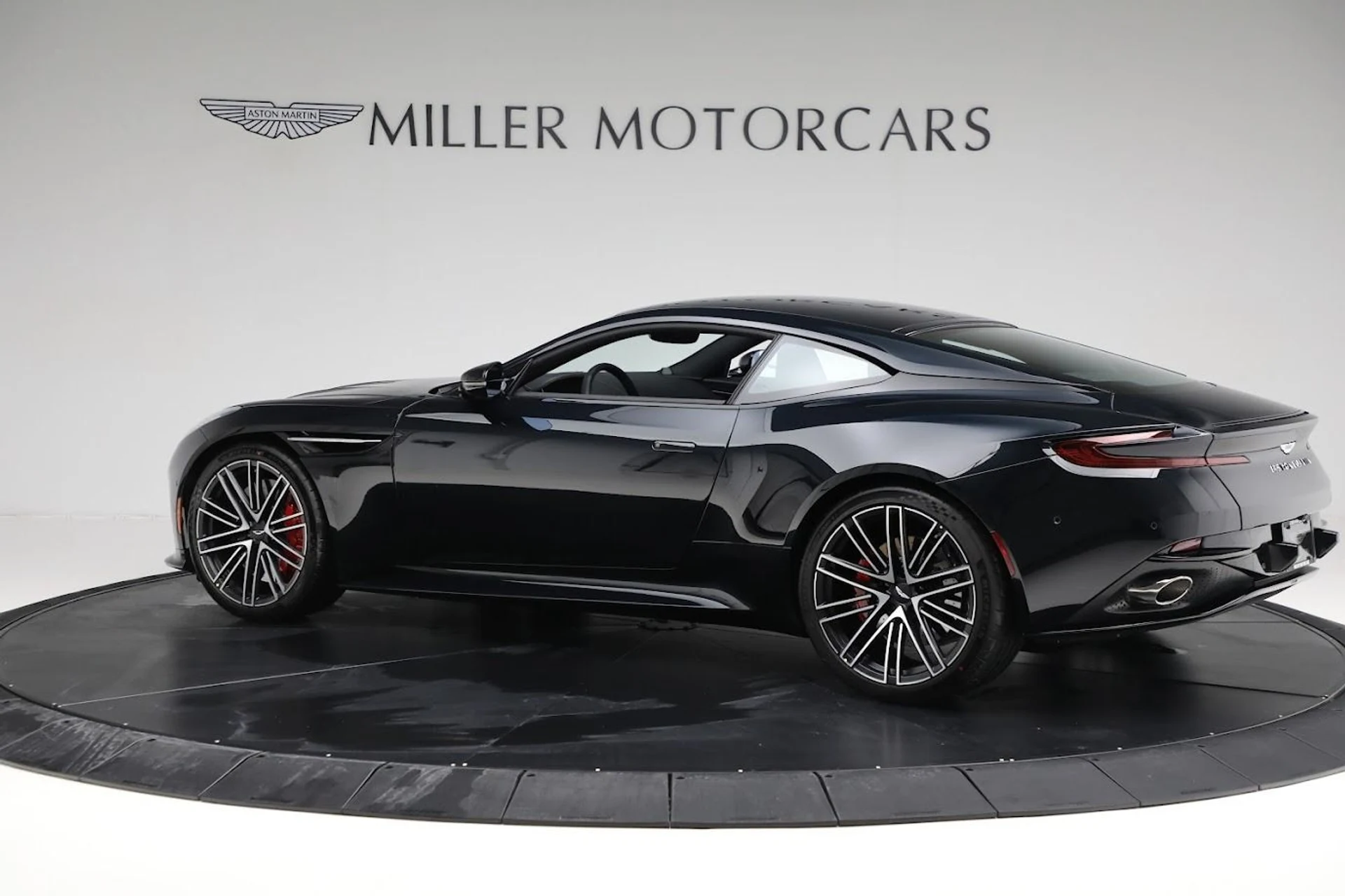 mph002_3799274956_Used_2024_Aston_Martin_DB_12_V8_bfc6da150c