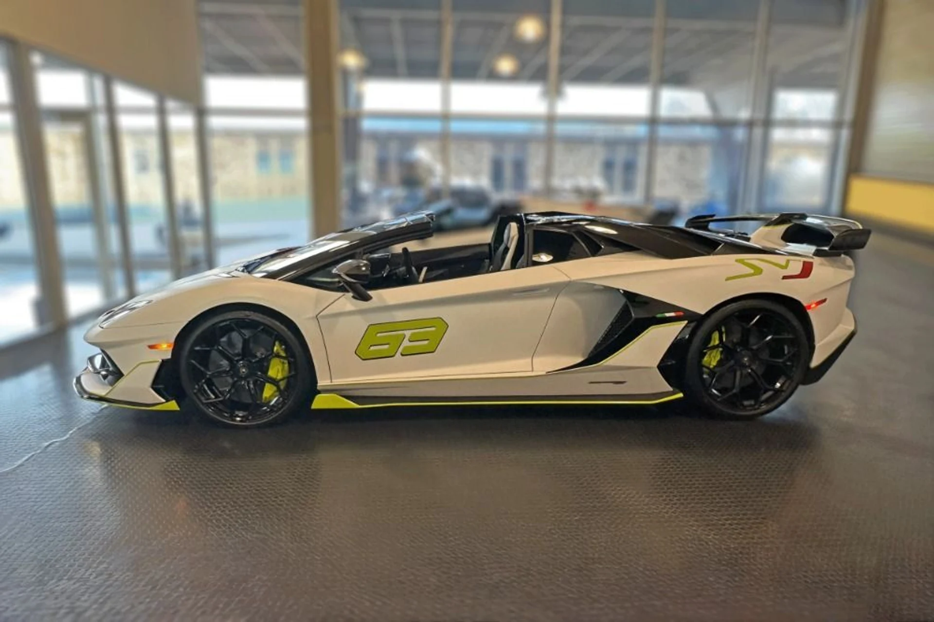 mph002_3818072318_Used_2021_Lamborghini_Aventador_LP_770_4_SVJ_1765888214_34132efe5d