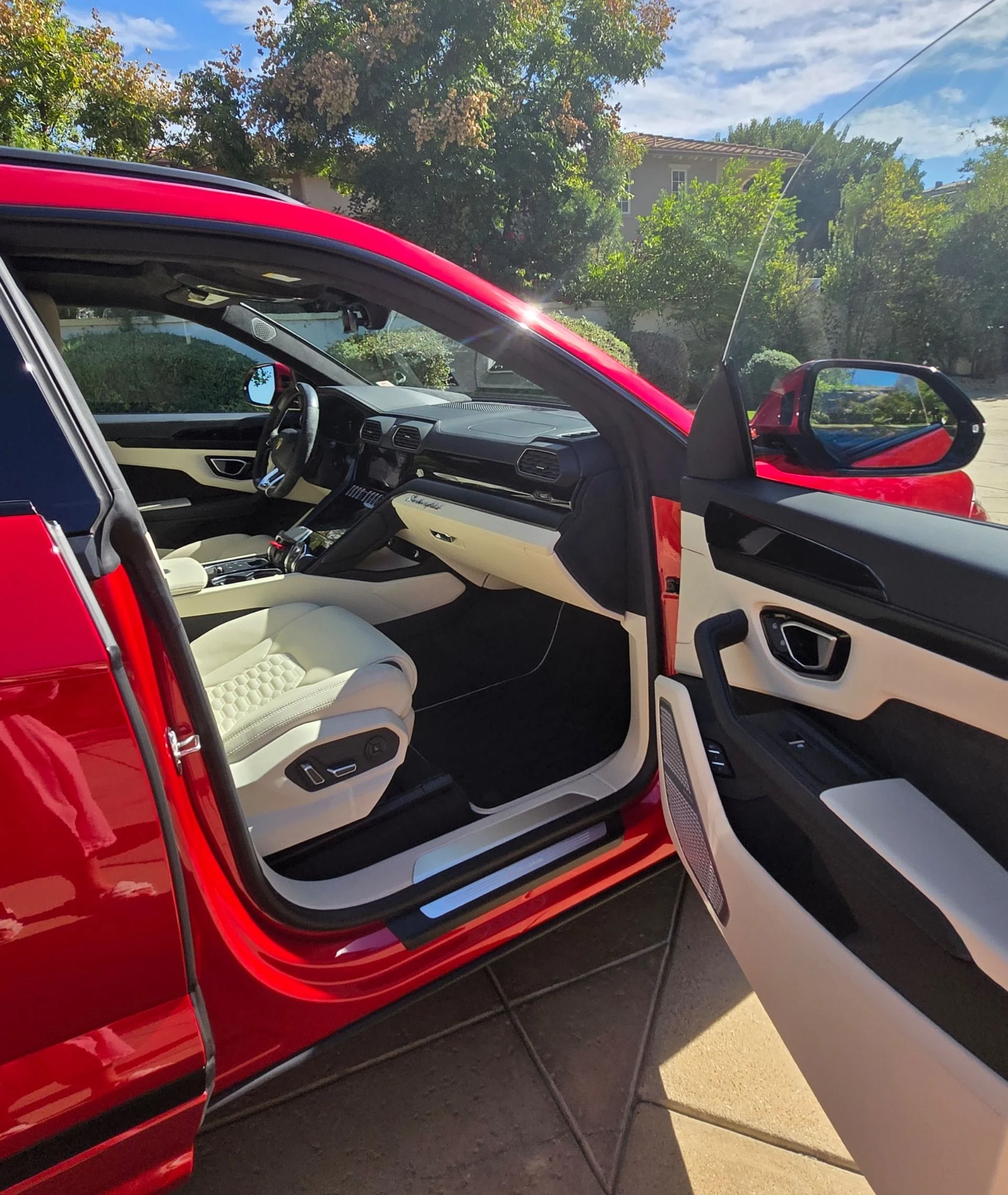 mph002_3819145744_Used_2022_Lamborghini_Urus_1761951855_654178e5a3