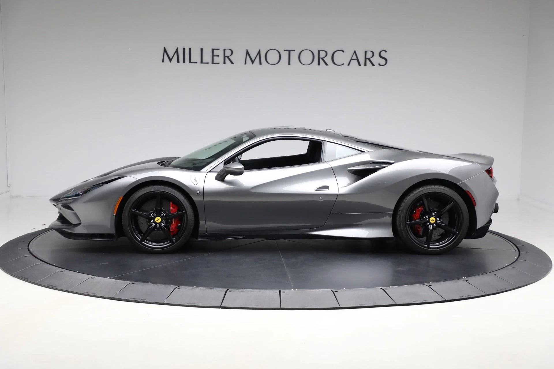 mph002_3829897576_Used_2022_Ferrari_F8_Tributo_1761342513_89b9bab133