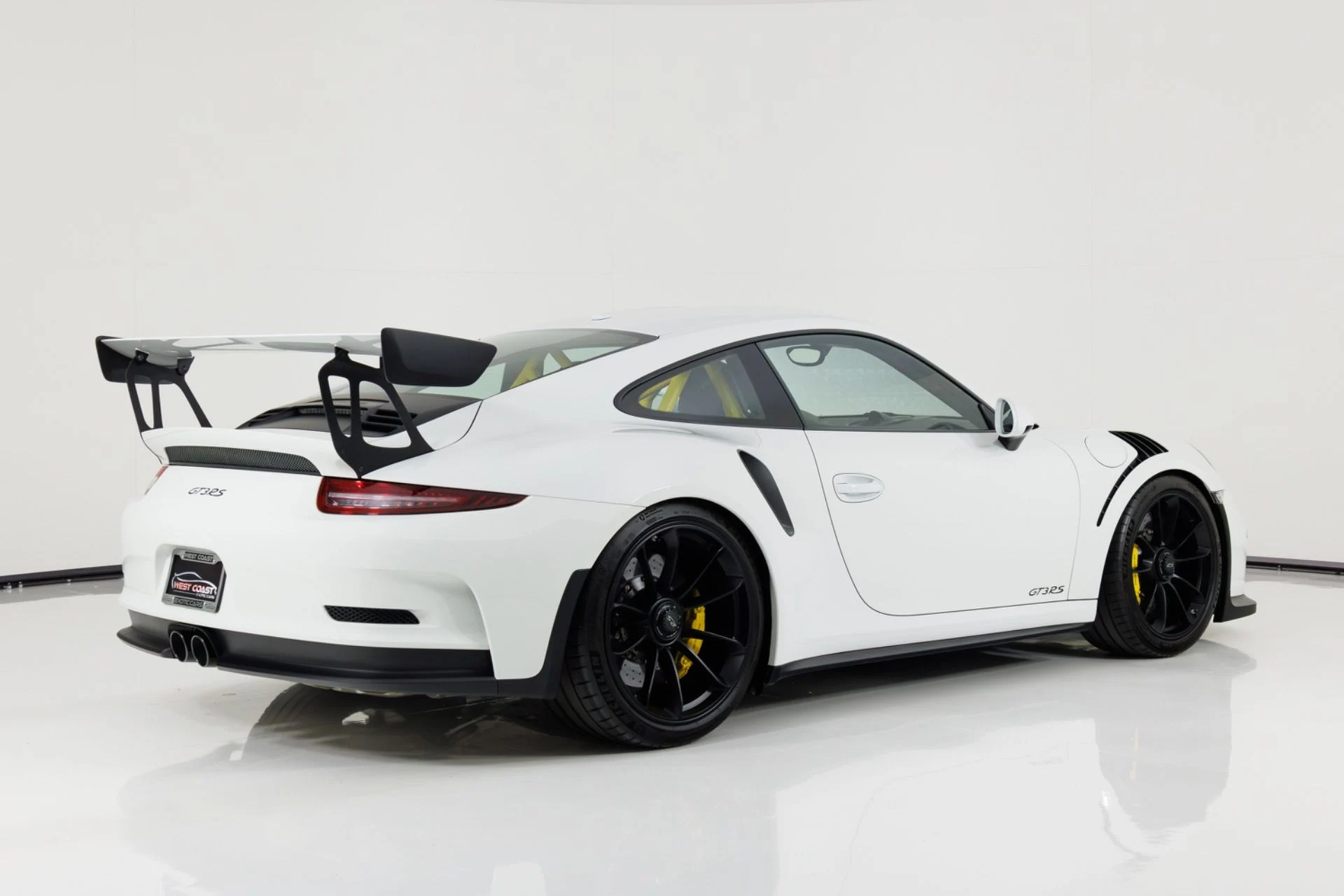 mph002_3835807549_Used_2016_Porsche_911_GT_3_RS_1775150672_803408c4c7