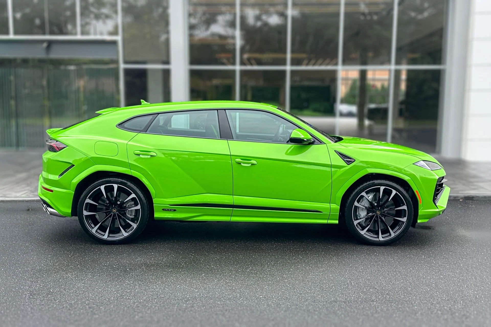 mph002_3837294576_New_2026_Lamborghini_Urus_SE_1788785792_e3772622a8