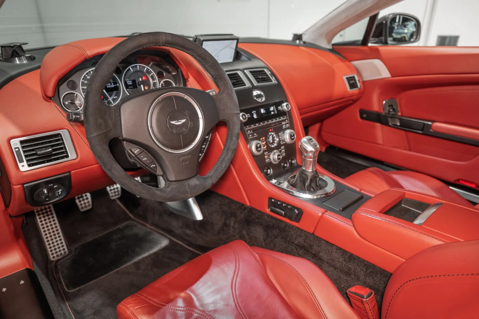 mph002_3845846477_Used_2011_Aston_Martin_V12_Vantage_1762183015_b4b3ef1181