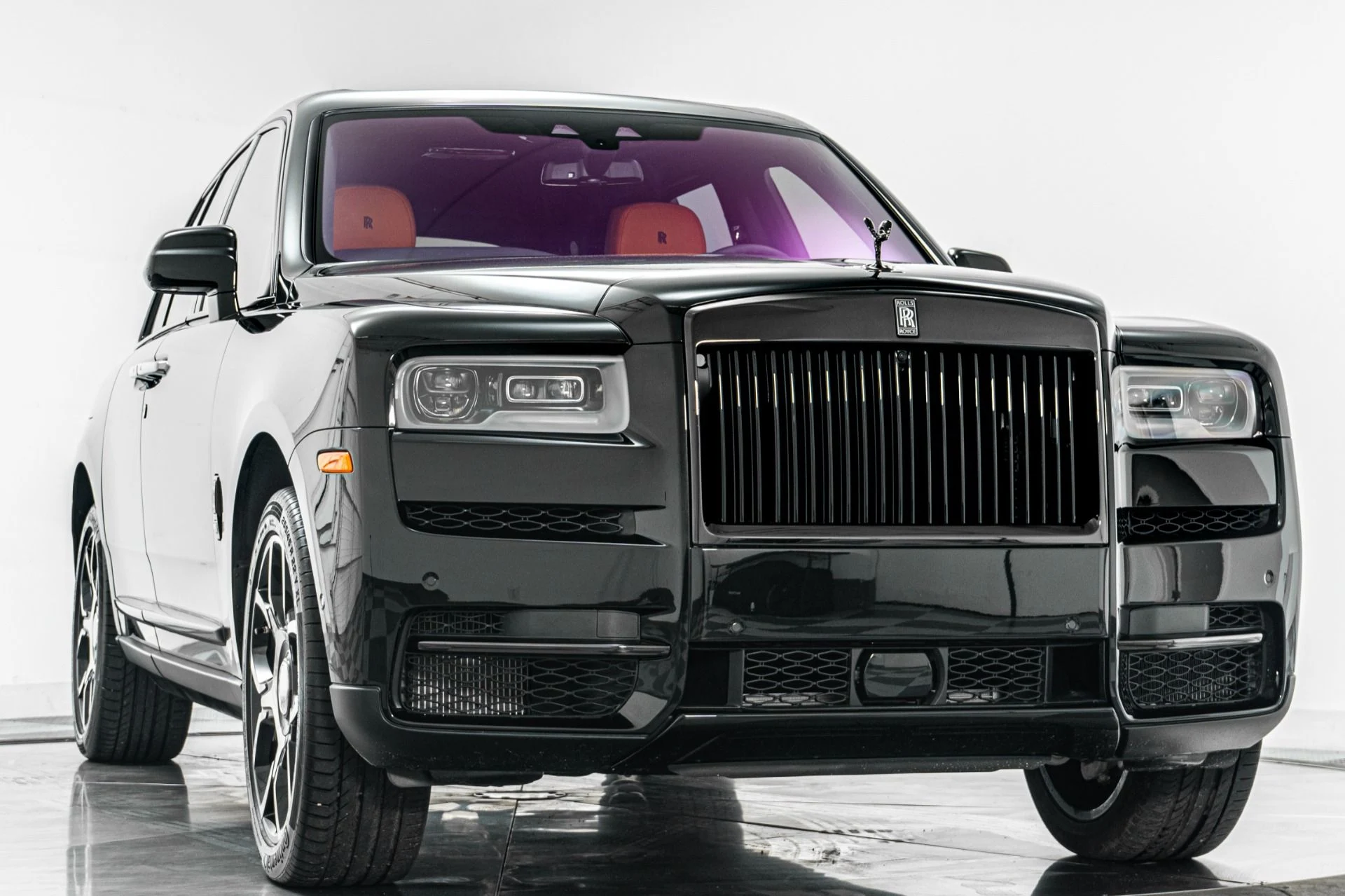 mph002_385758450_Used_2024_Rolls_Royce_Cullinan_Black_Badge_Very_Low_Miles_Rear_Console_With_Crystalware_1779371140_128e24a0d3