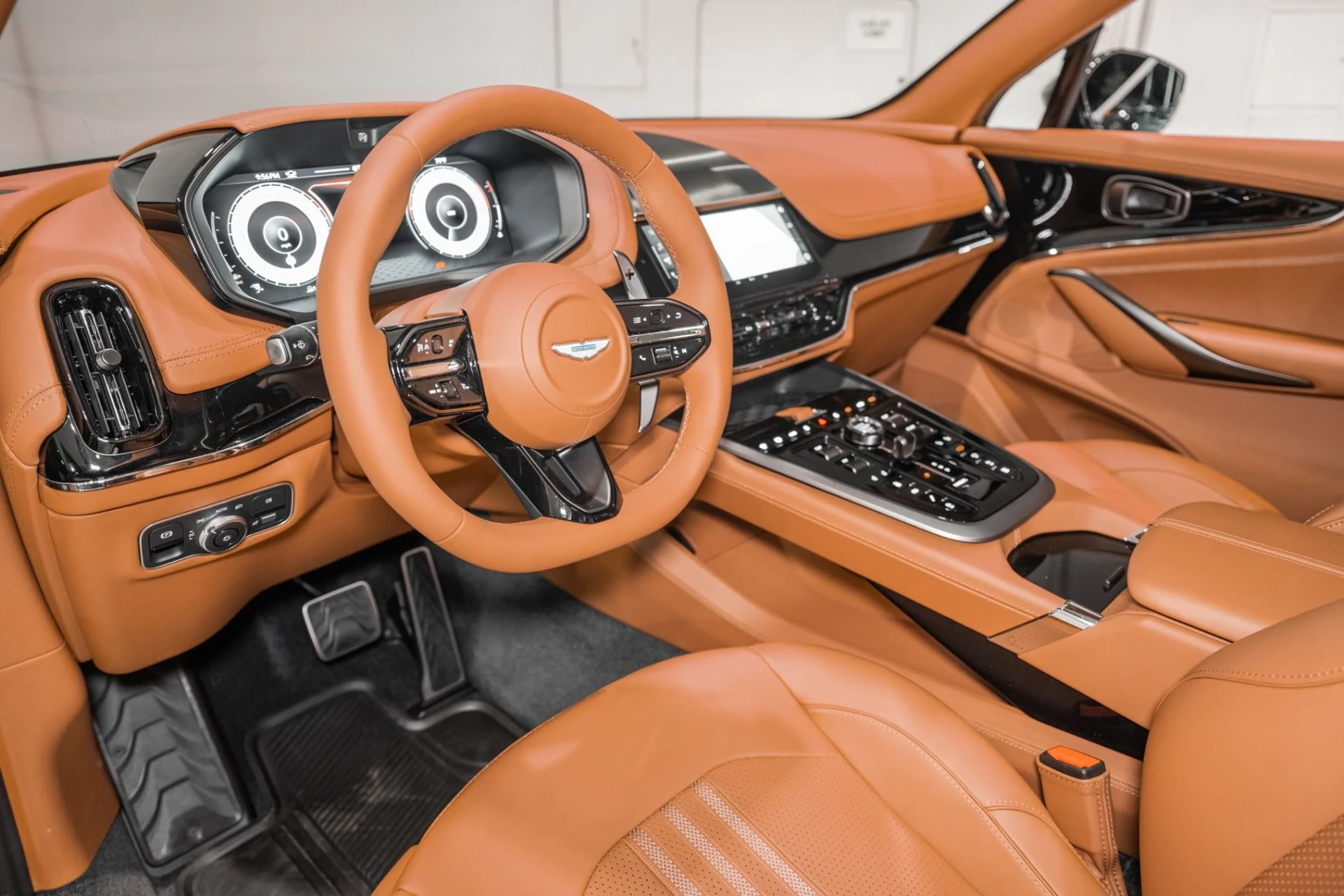 mph002_3863606944_New_2026_Aston_Martin_DBX_707_1780939775_cc95fc1a80