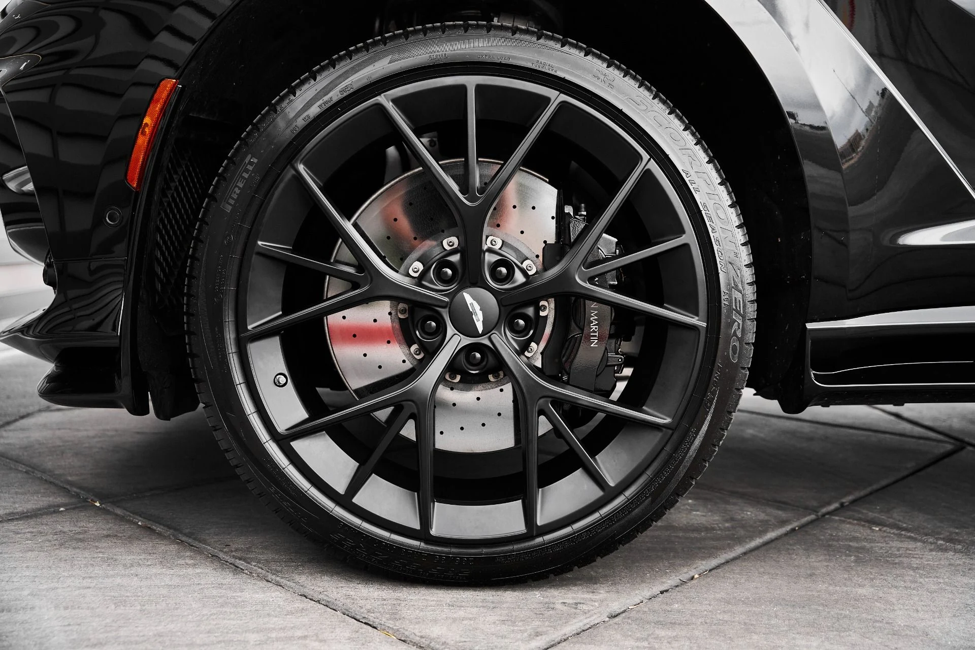 mph002_3897559521_Used_2025_Aston_Martin_DBX_707_1775007928_3b93019013