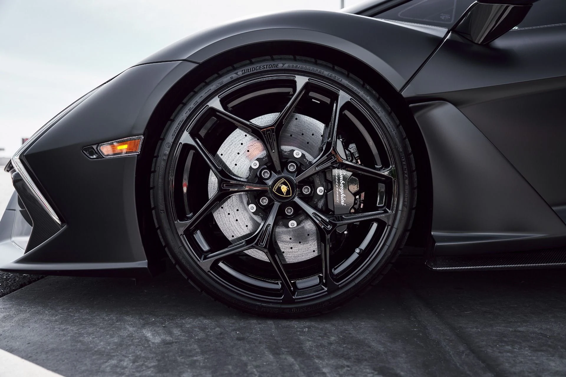 mph002_3900020635_Used_2025_Lamborghini_Revuelto_Base_1774300505_7c35874227