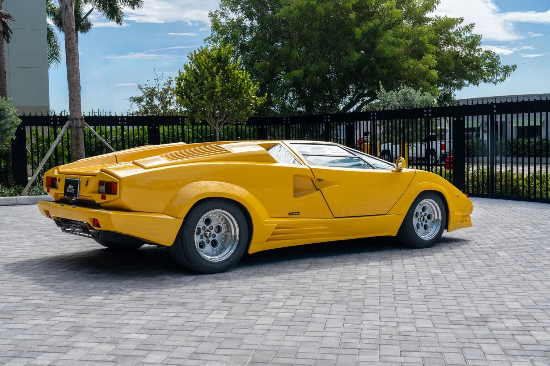 mph002_3901693546_Used_1989_Lamborghini_Countach_25th_Anniversary_1793038200_9db4994e77