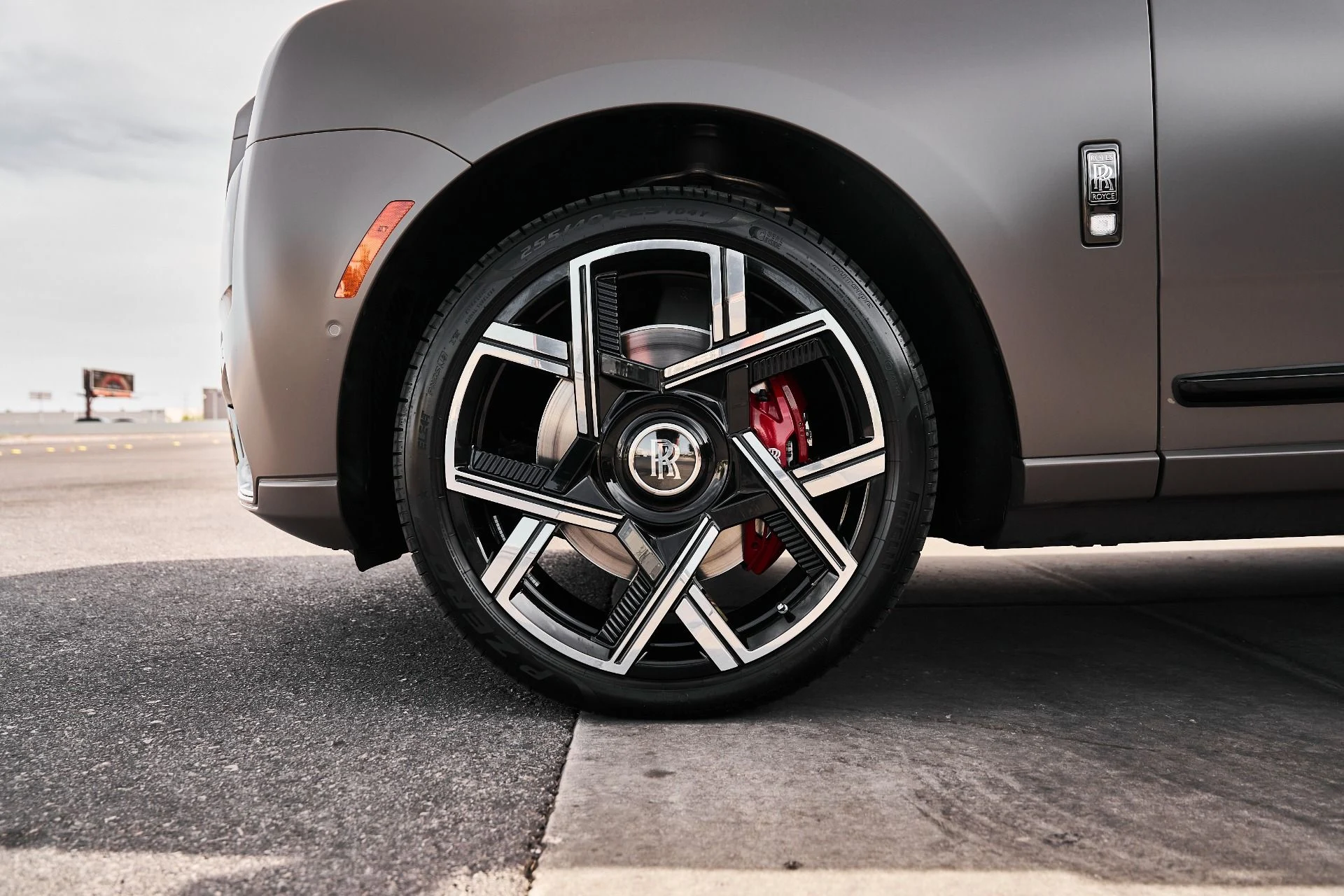 mph002_3902944822_Used_2026_Rolls_Royce_Cullinan_Black_Badge_1776556860_1ec7a7ec5b