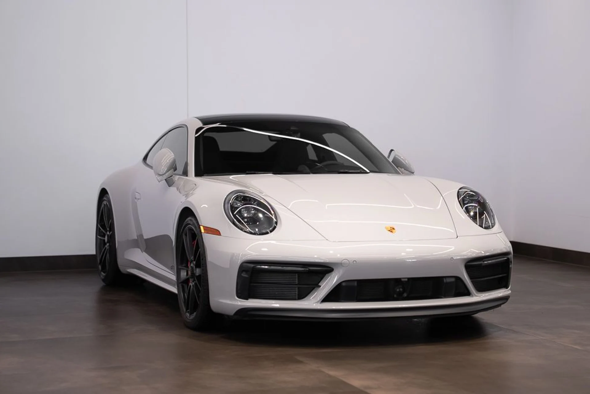 mph002_3907850822_porsche_911_2023_jpg_v_1773863537_7e1e93f779