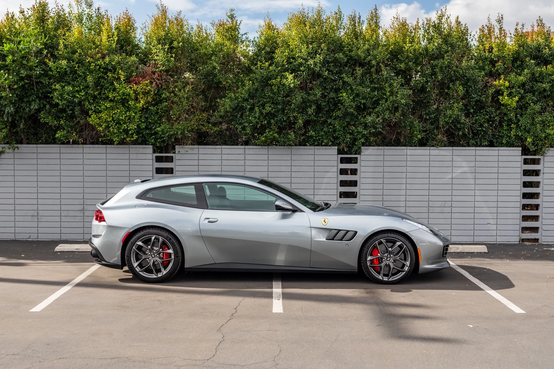 mph002_3909594073_Used_2018_Ferrari_GTC_4_Lusso_T_1701305199_56df4bd60e