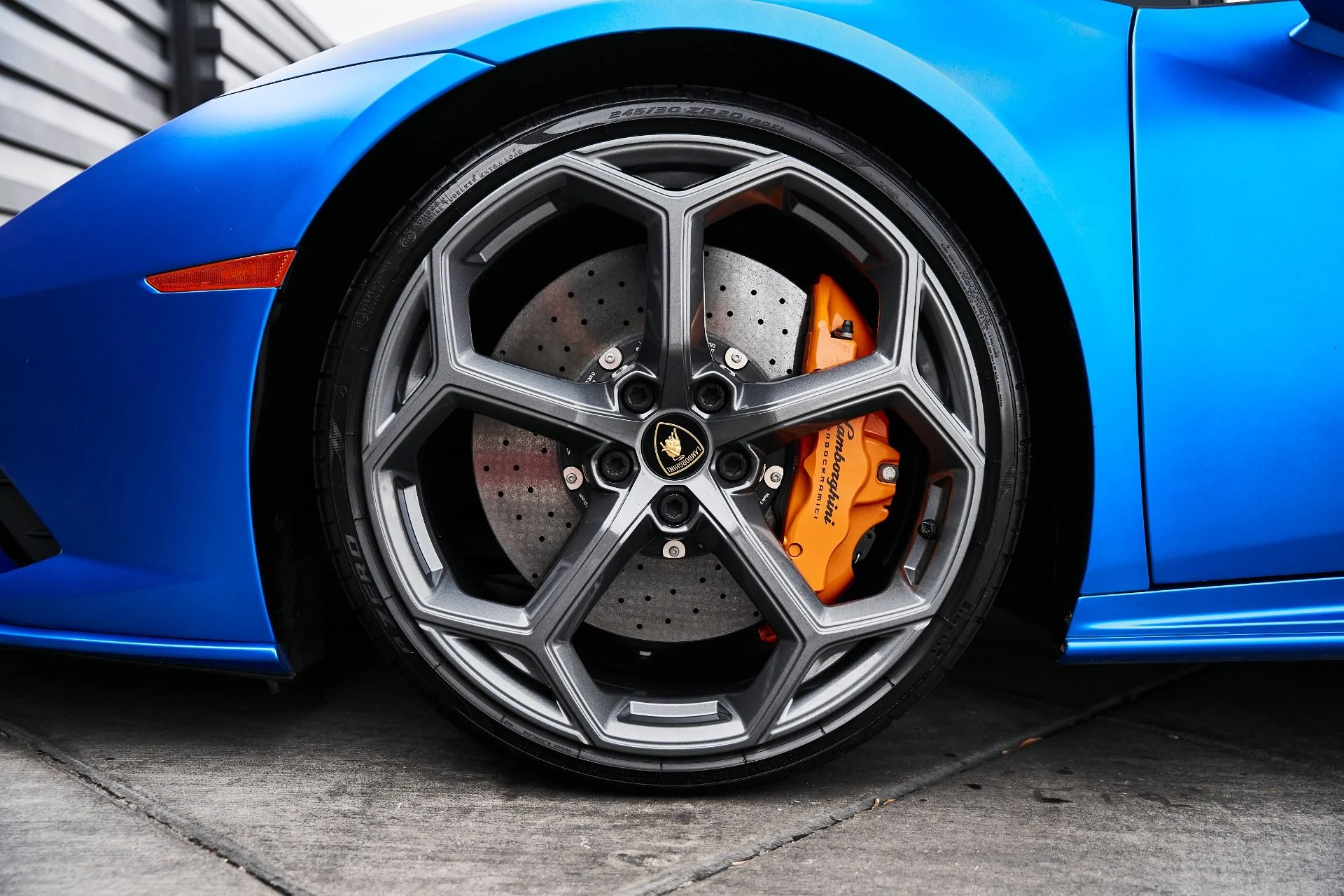 mph002_3911408498_Used_2023_Lamborghini_Huracan_EVO_Base_1775006581_b0e28e4c82