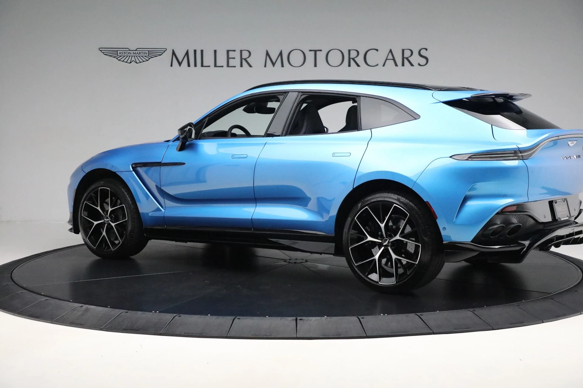 mph002_3911894482_Used_2024_Aston_Martin_DBX_707_07fa2304f0