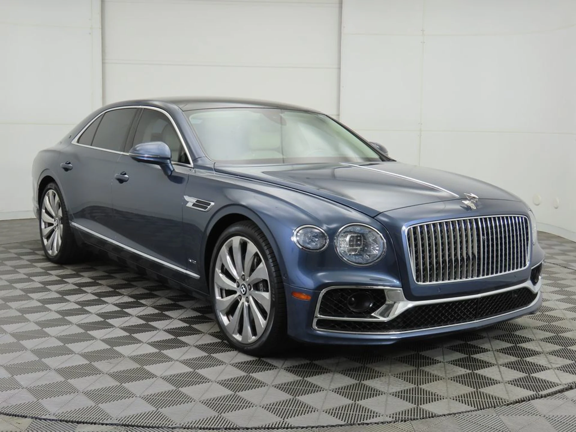 mph002_3934969669_used_2020_bentley_flying_spur_w12sedan_8119_22964614_3_1024_97c3e9e3b3