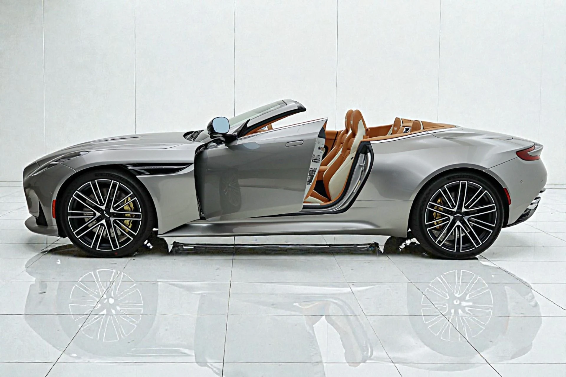 mph002_3950781822_New_2026_Aston_Martin_DB_12_Volante_3815b06e90