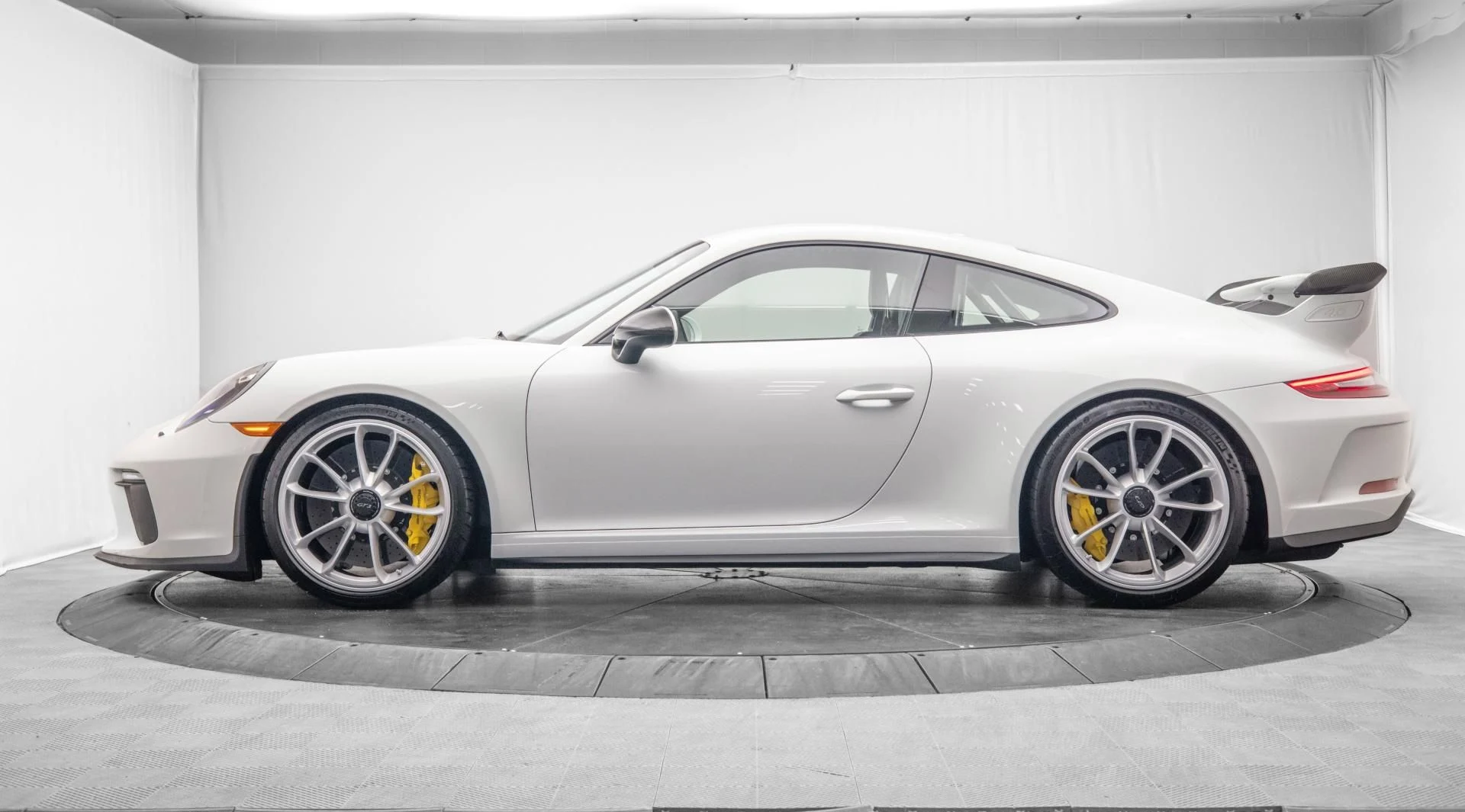 mph002_3961582371_Used_2018_Porsche_911_GT_3_1755332365_a5b42e3823
