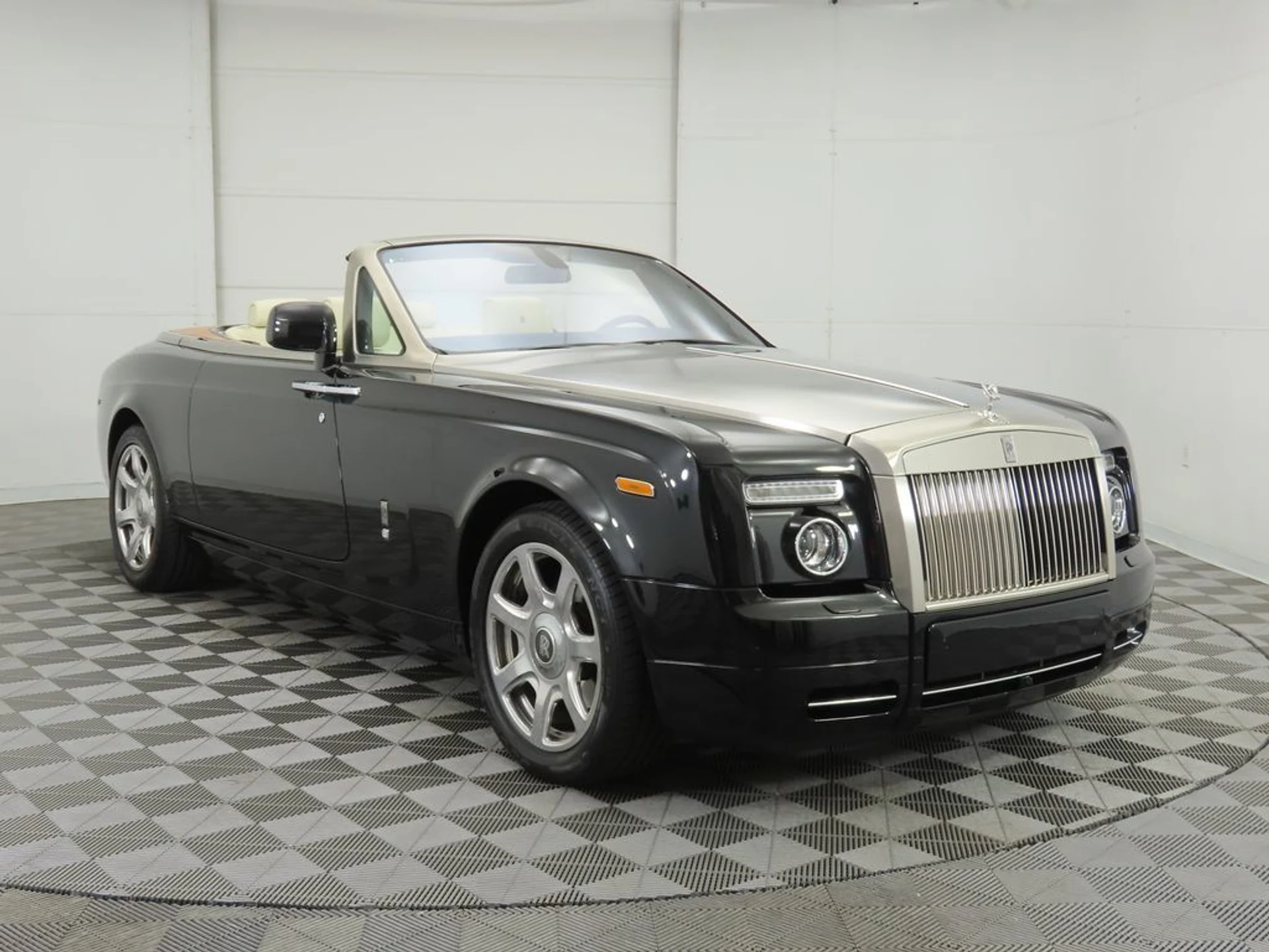 mph002_397138120_used_2012_rolls_royce_phantom_coupe_2drdrophead_8119_22959977_3_1024_f3ed74f097