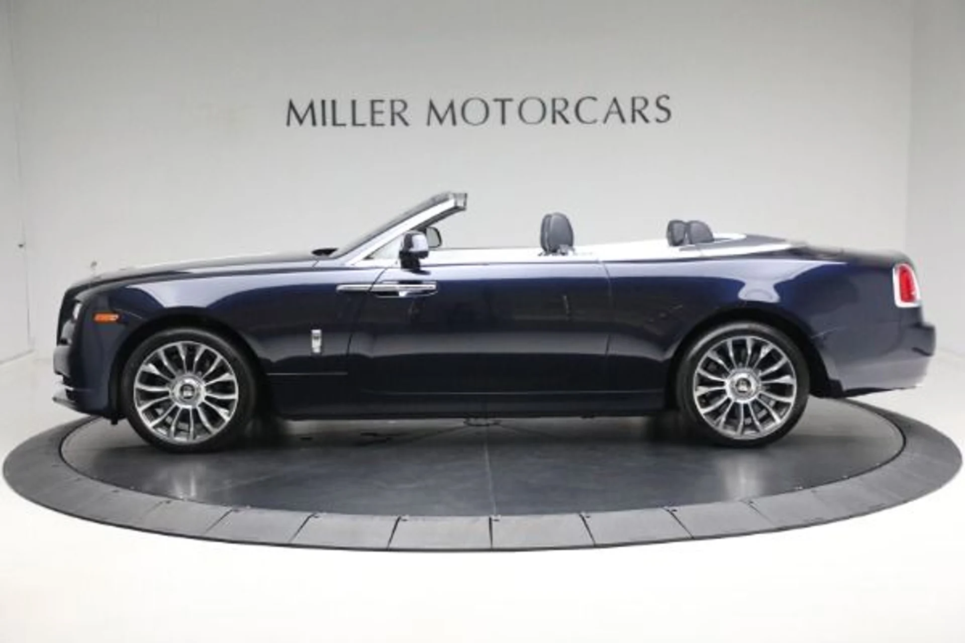 mph002_3972409338_Used_2018_Rolls_Royce_Dawn_d6d2e08ffa