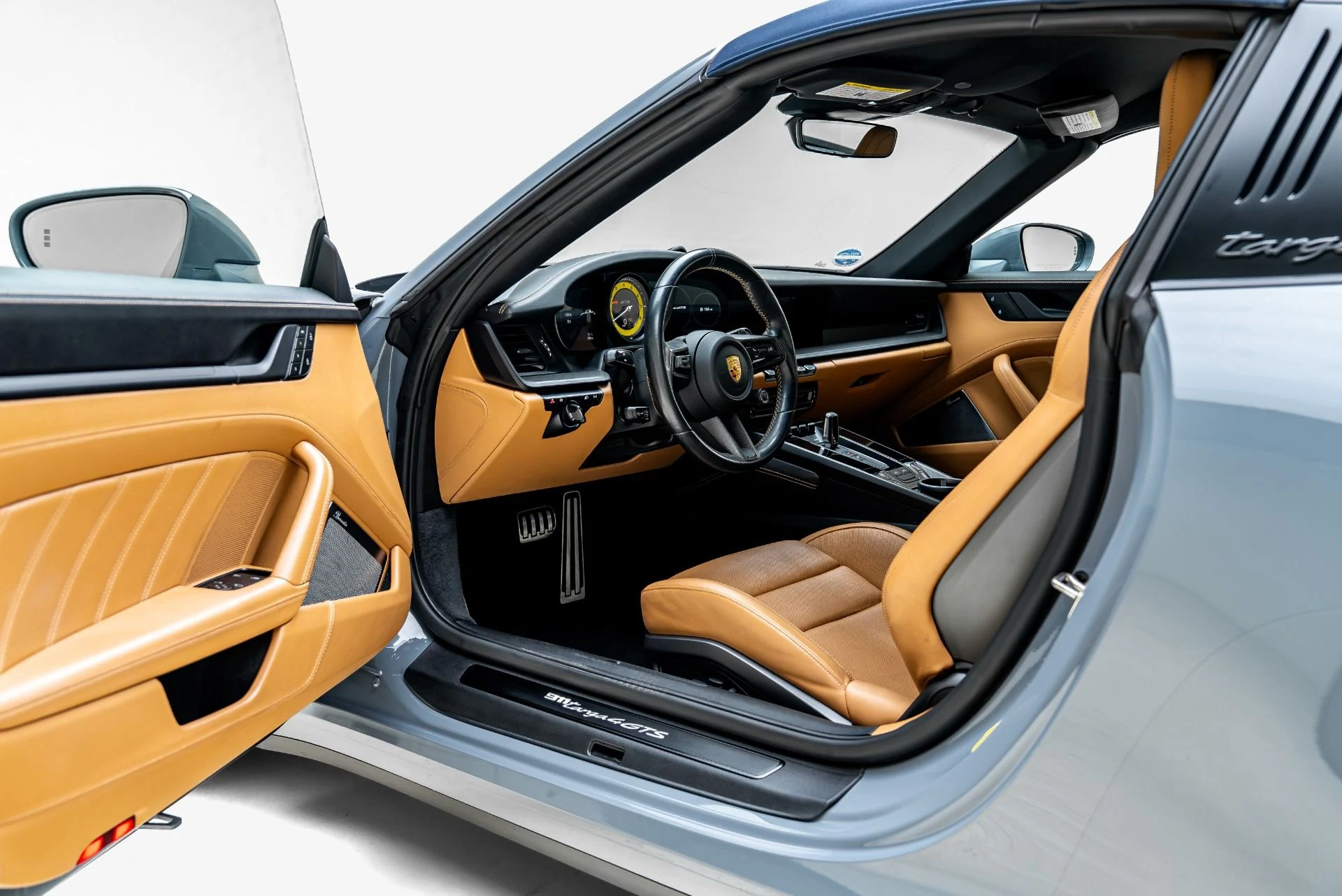 mph002_3982532374_Used_2023_Porsche_911_Targa_4_GTS_1784608805_2054387eb9