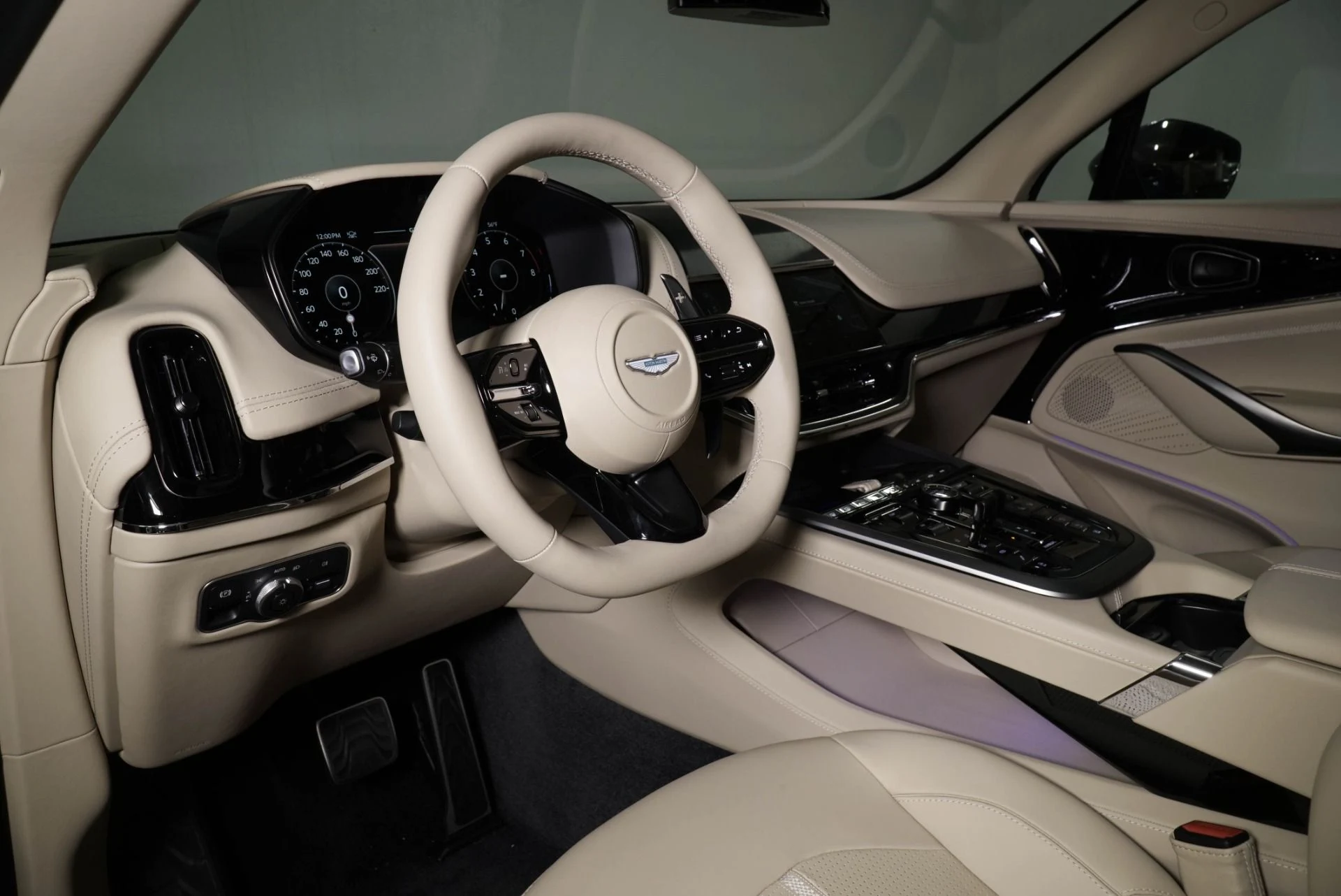mph002_3985363485_New_2026_Aston_Martin_DBX_707_1765563110_d878bc549b