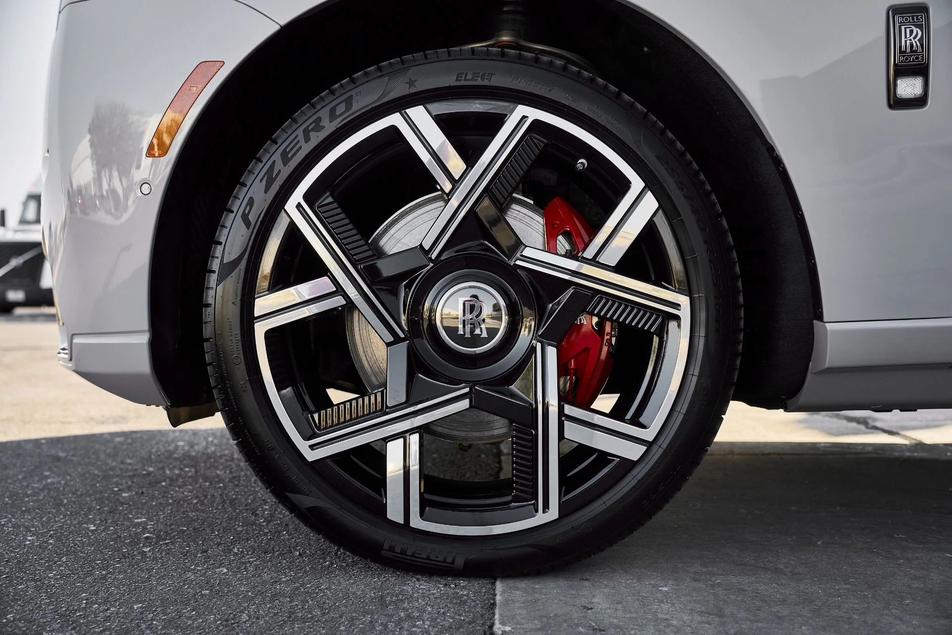 mph002_3987383078_Used_2025_Rolls_Royce_Cullinan_Black_Badge_1763084544_4281542e93