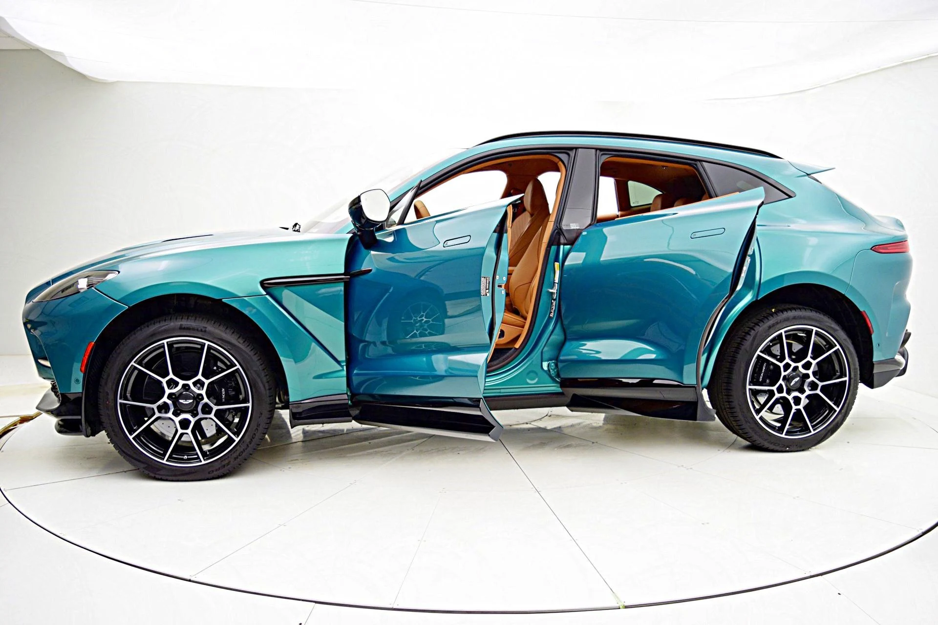 mph002_3990981144_New_2025_Aston_Martin_DBX_707_6debac5382
