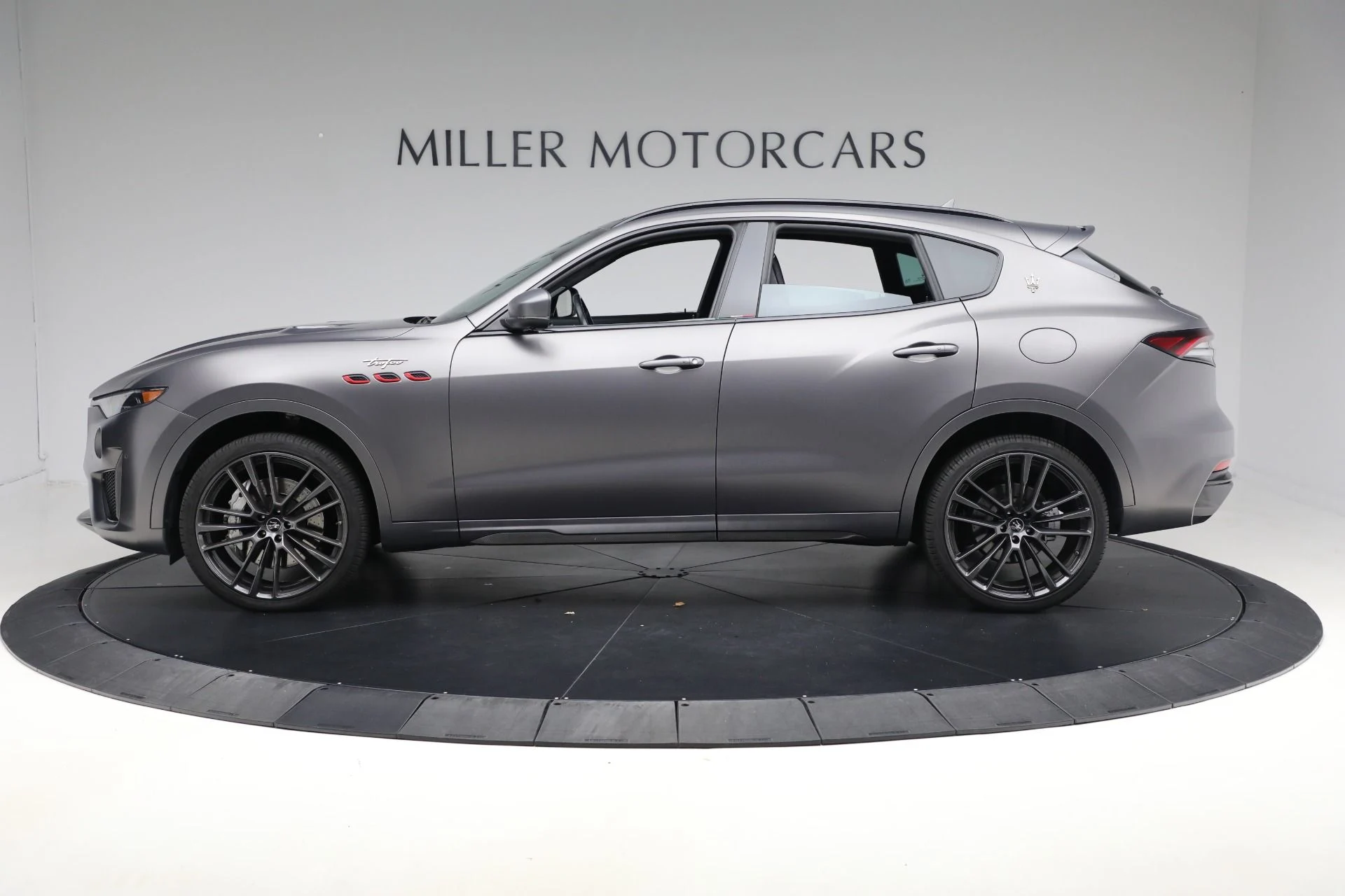 mph002_3993477494_Used_2022_Maserati_Levante_Trofeo_9fa784daa7