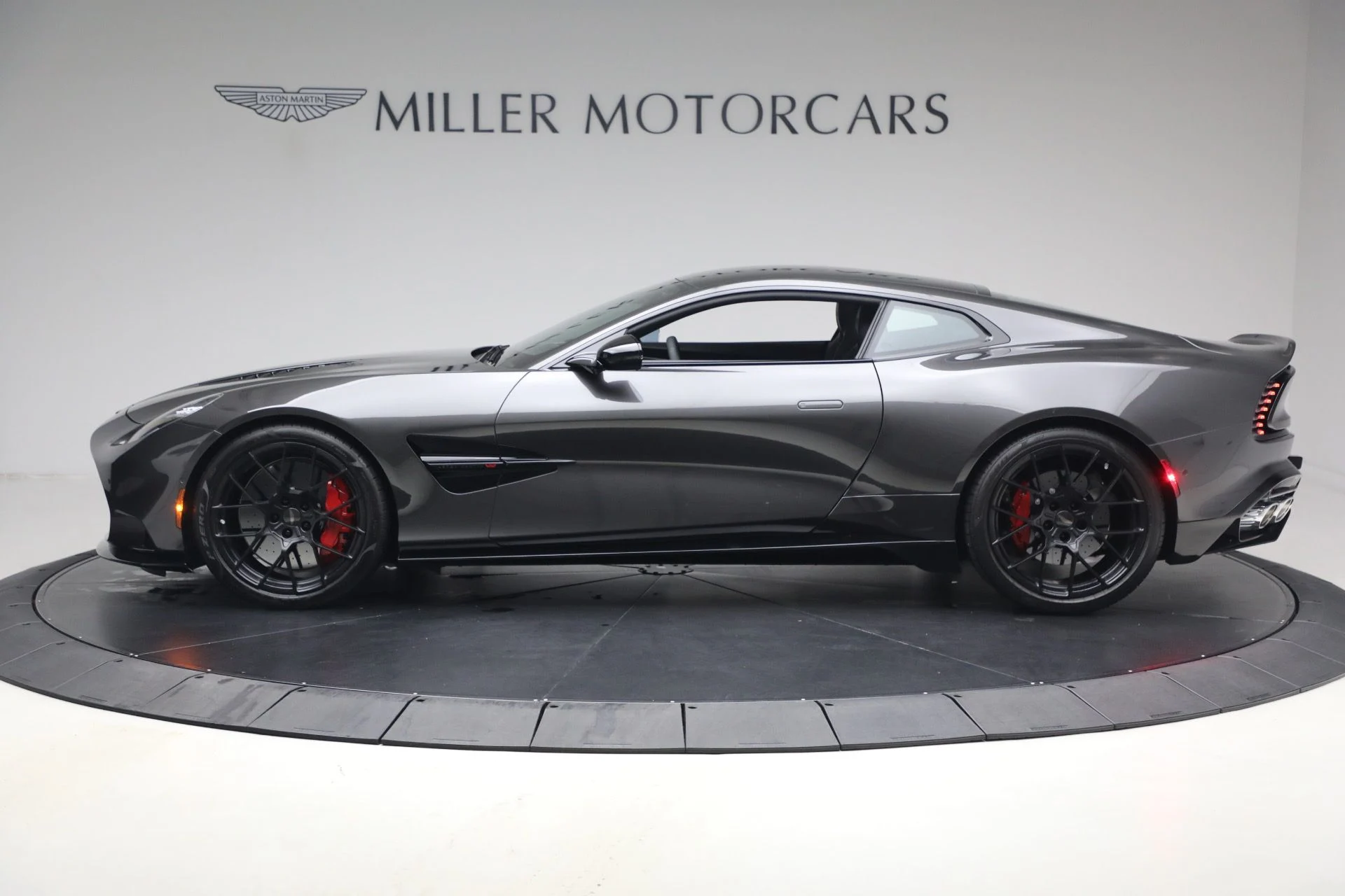 mph002_399657670_Used_2026_Aston_Martin_Vanquish_1787327462_7abe27c015
