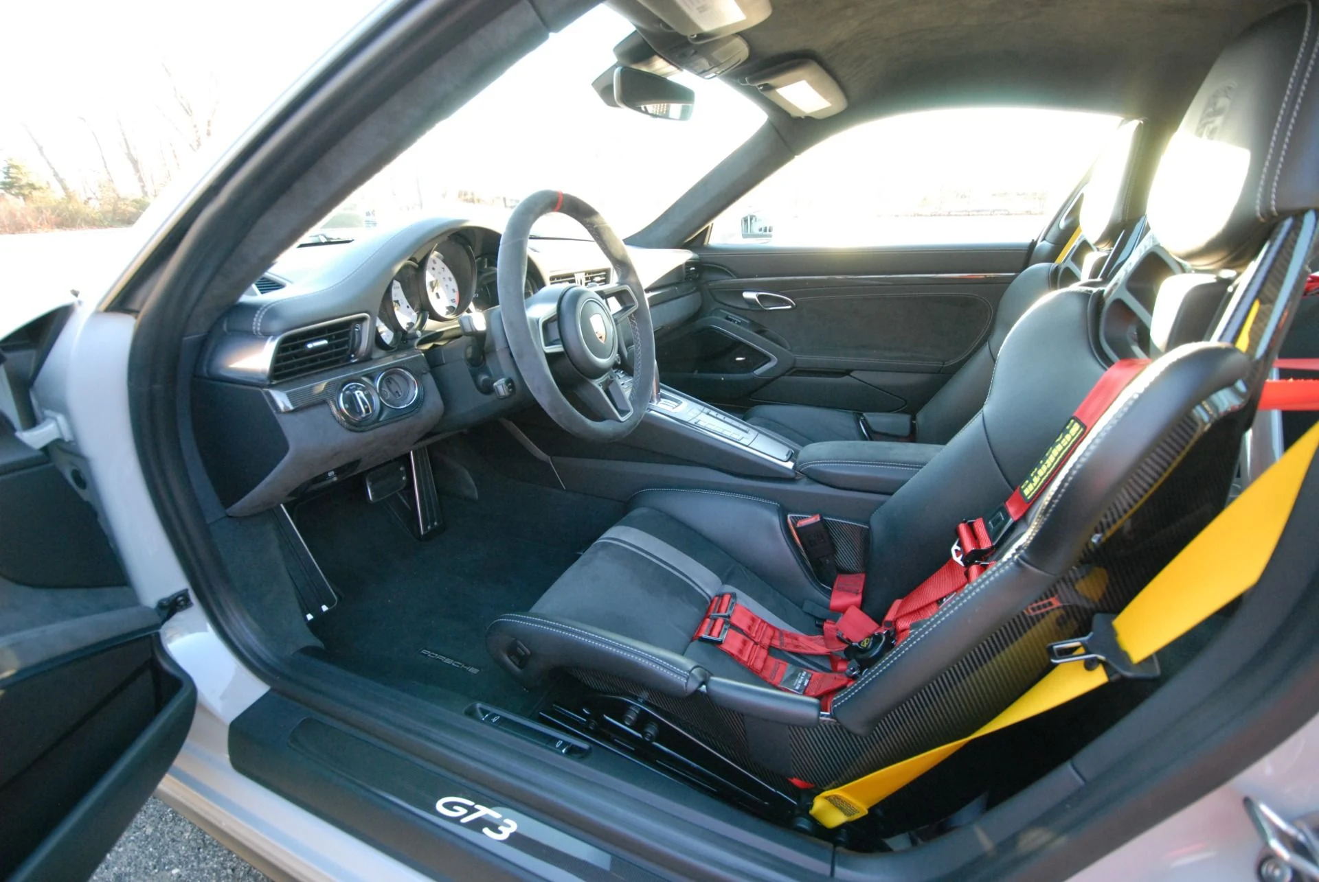 mph002_4004396598_Used_2018_Porsche_911_GT_3_1764619062_e92dda31e7