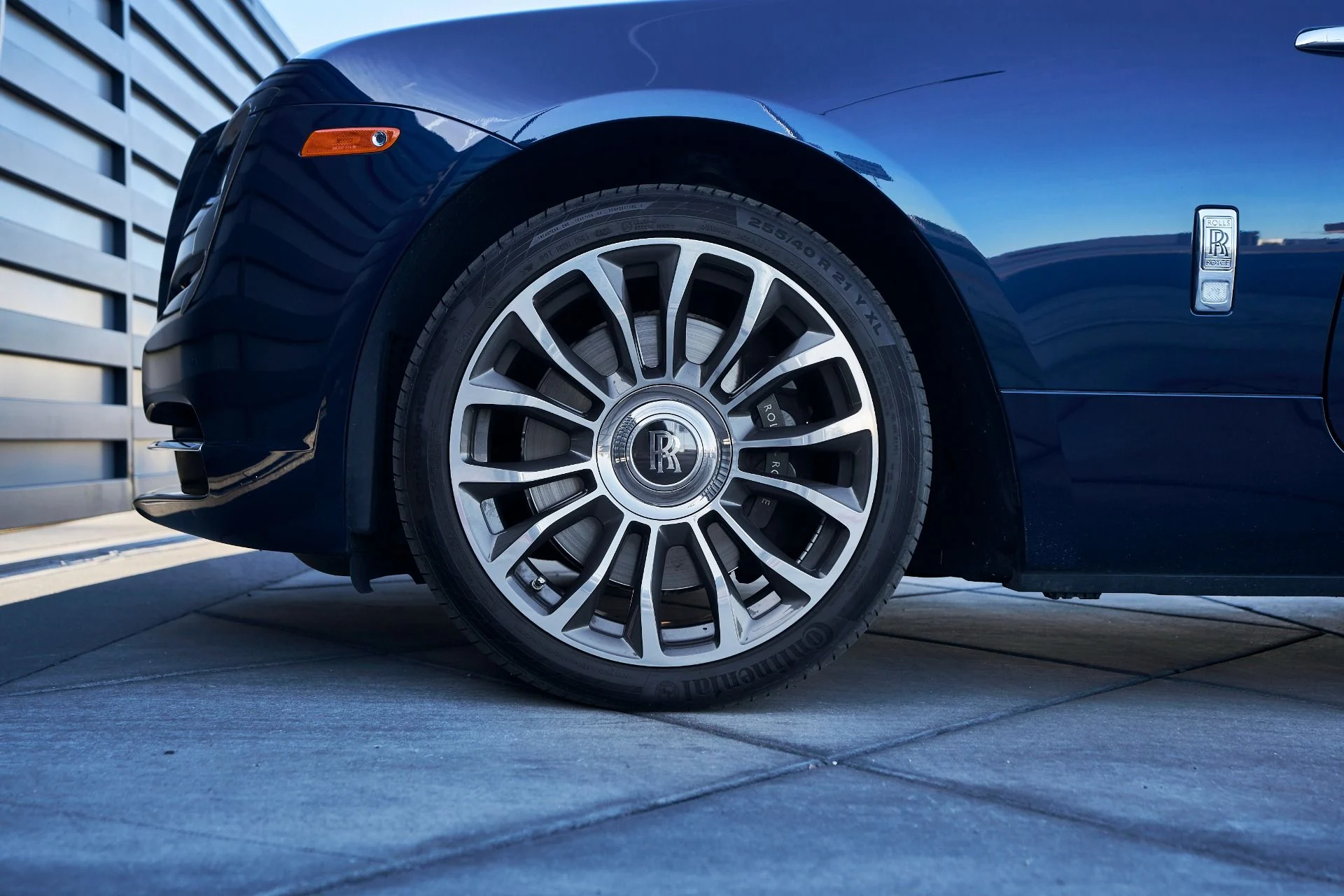 mph002_4005370959_Used_2018_Rolls_Royce_Dawn_1764124320_12906cd8a2