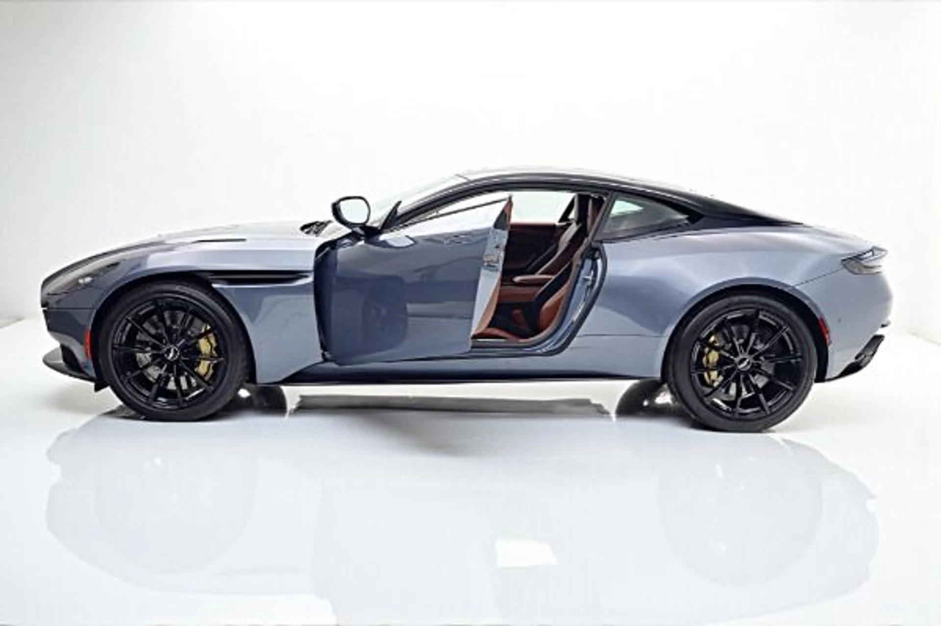 mph002_4006677463_Used_2020_Aston_Martin_DB_11_AMR_439fdee4f9