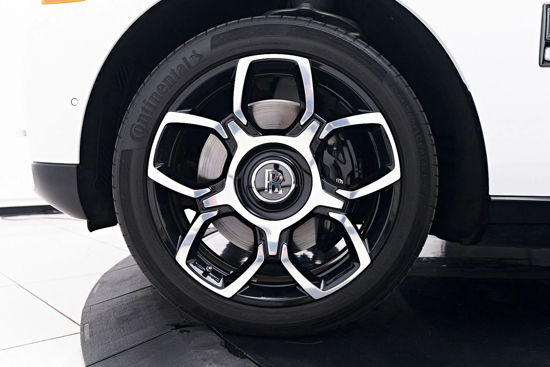 mph002_4010696596_Used_2022_Rolls_Royce_Cullinan_Base_1744750546_f70a3c0c11