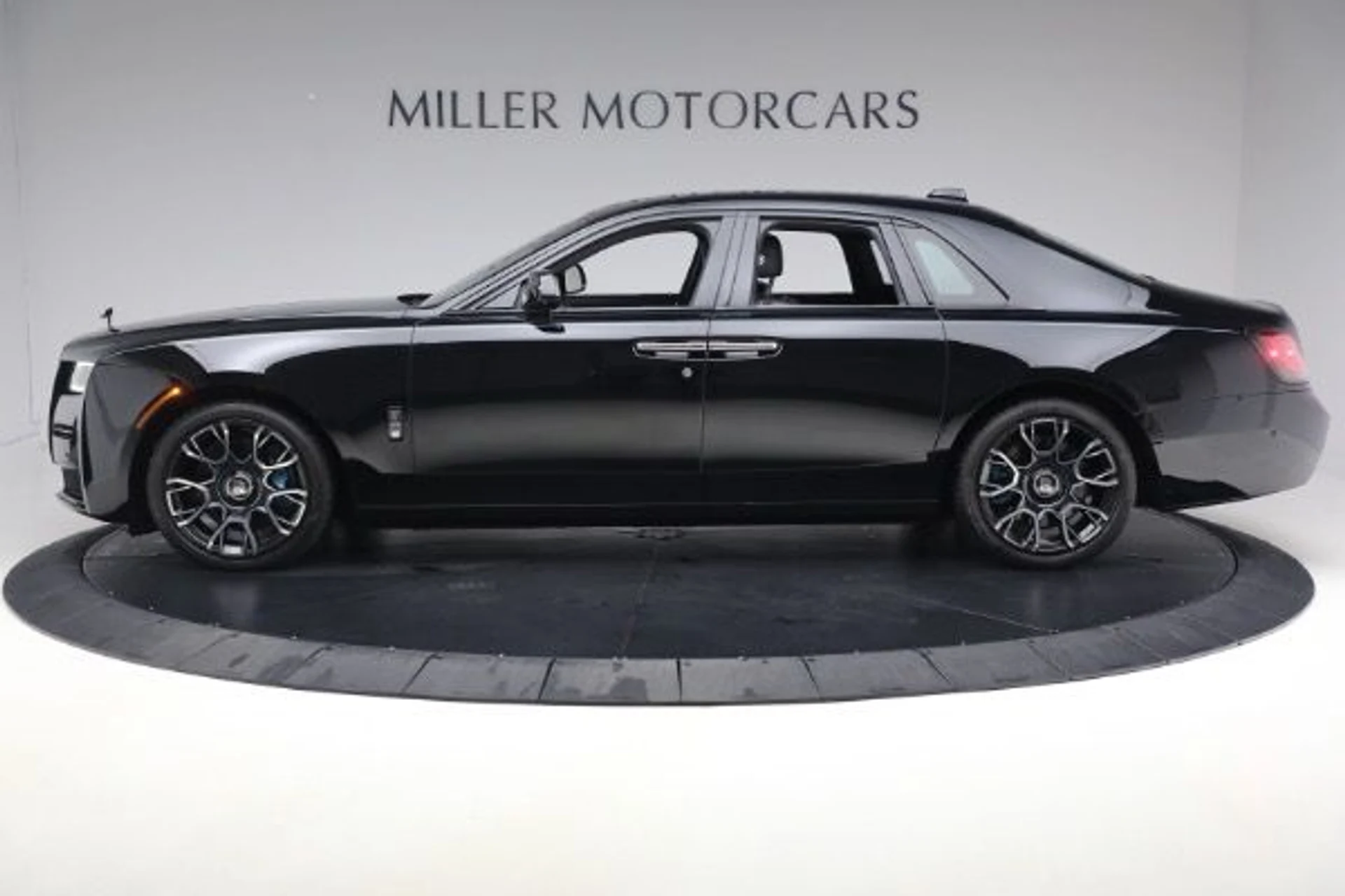 mph002_4014547421_Used_2022_Rolls_Royce_Black_Badge_Ghost_73addf8e41