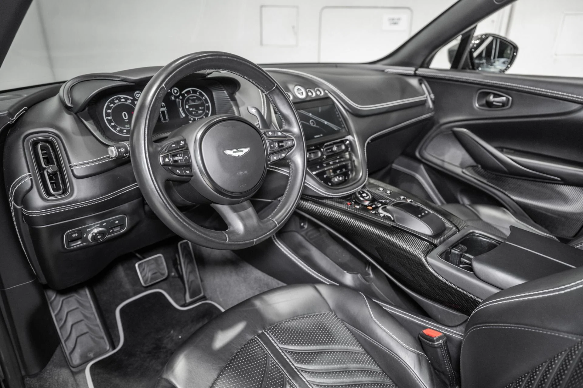 mph002_4027951589_New_2023_Aston_Martin_DBX_707_1785777382_1866c80416