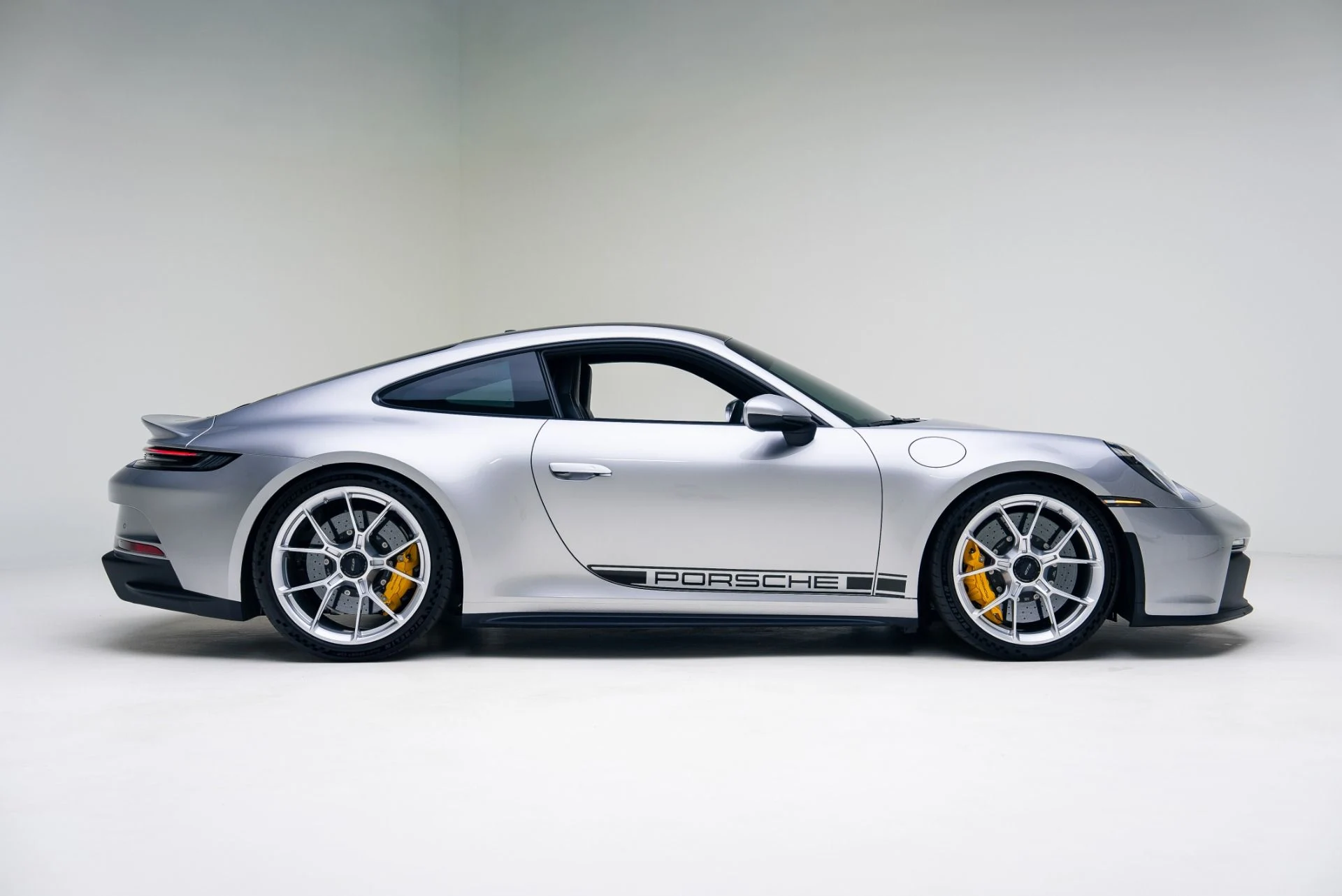 mph002_4028959851_Used_2022_Porsche_911_GT_3_1766184698_d1fdc0b838