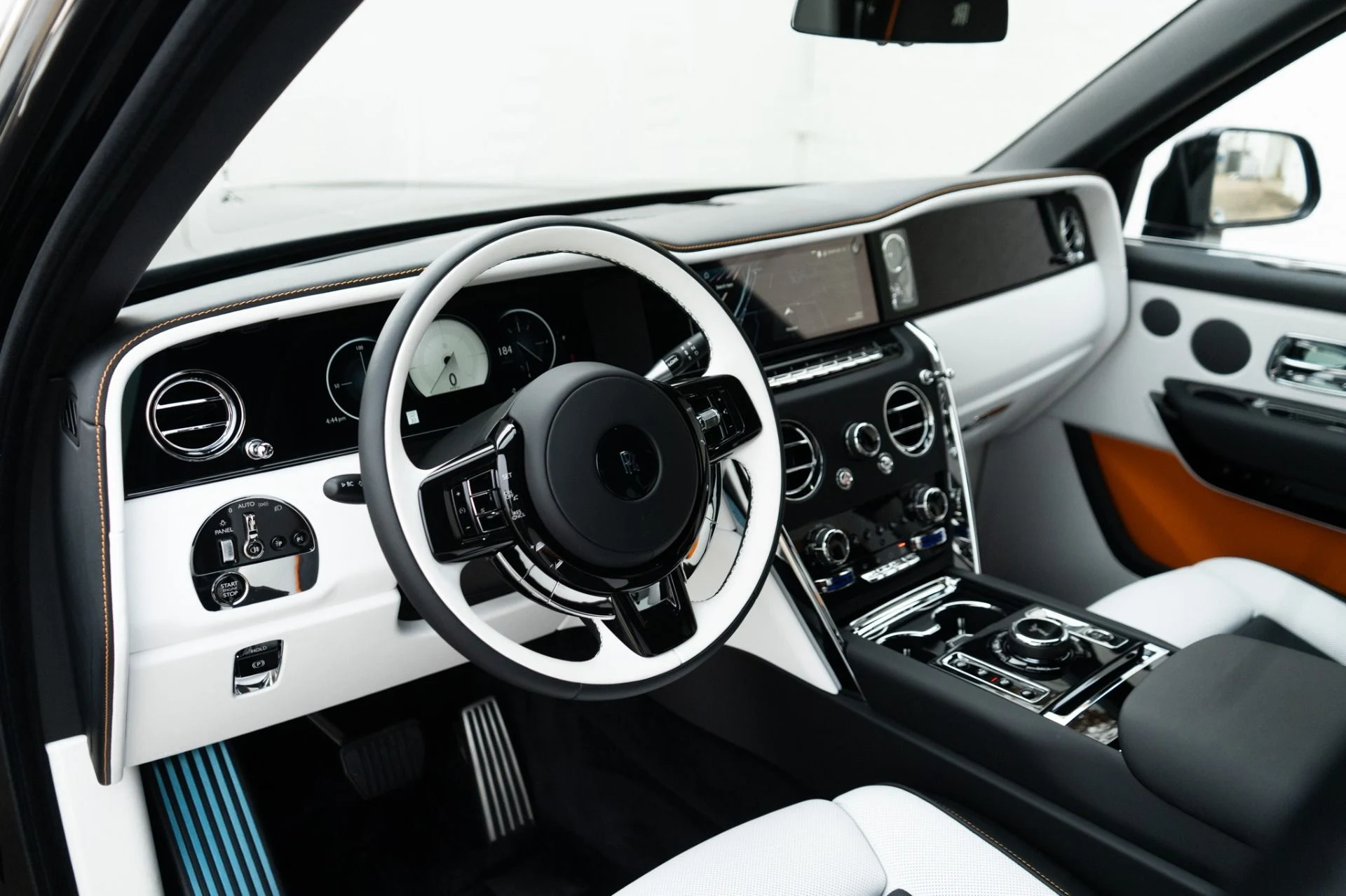 mph002_4033512715_Used_2026_Rolls_Royce_Cullinan_1765925177_0ae0a6039f