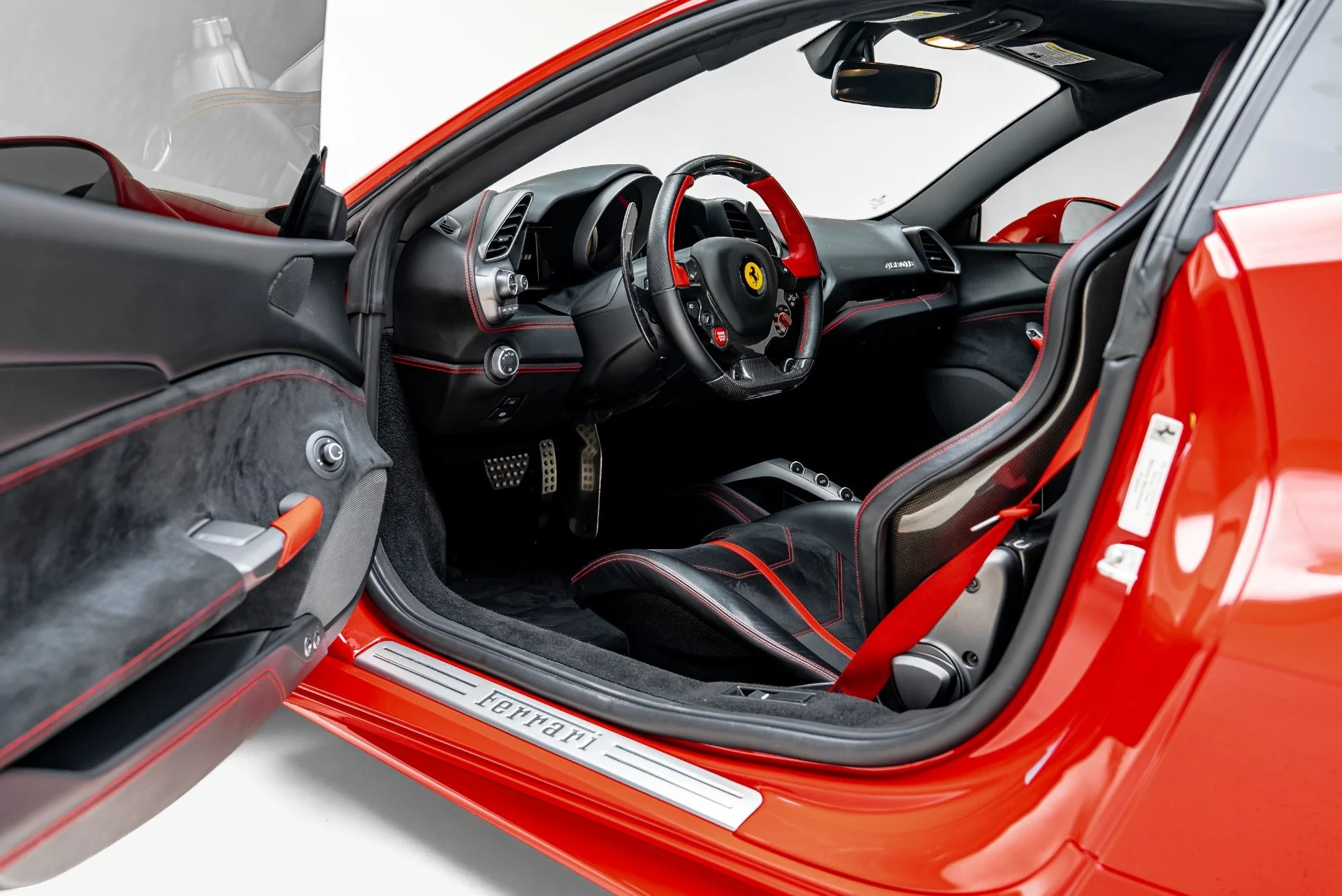 mph002_4045386671_Used_2018_Ferrari_488_GTB_1784764893_816bea1baf