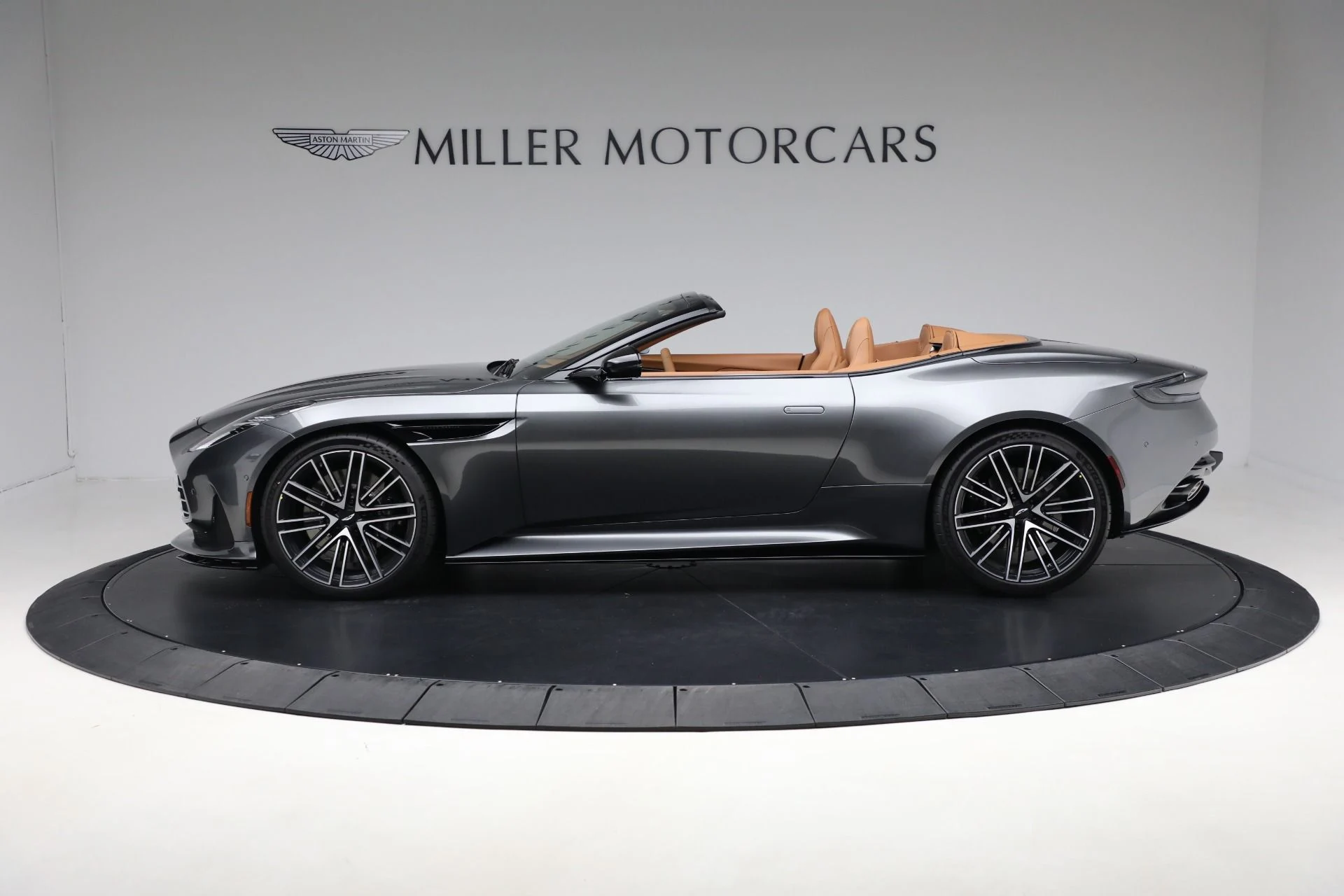 mph002_407422080_New_2025_Aston_Martin_DB_12_Volante_600fea5297