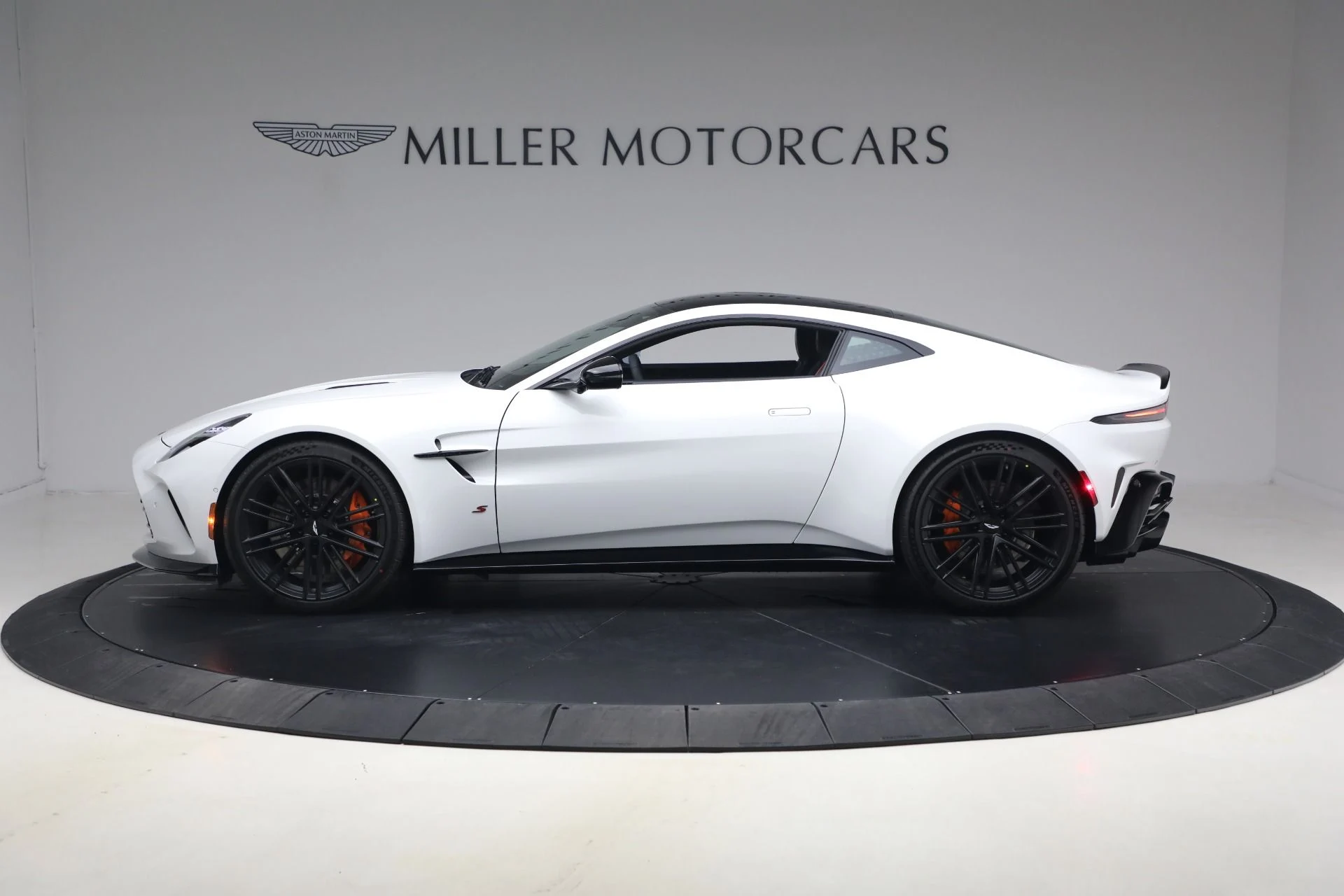 mph002_4081232524_New_2026_Aston_Martin_Vantage_S_1773250897_7782dfe36d