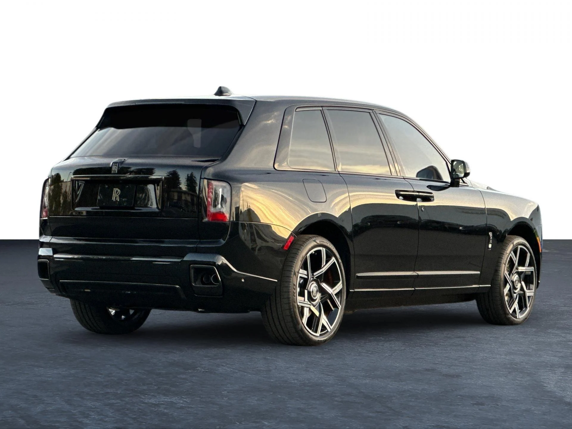 mph002_4085420961_New_2026_Rolls_Royce_Black_Badge_Cullinan_1764949794_ff6d0653c8