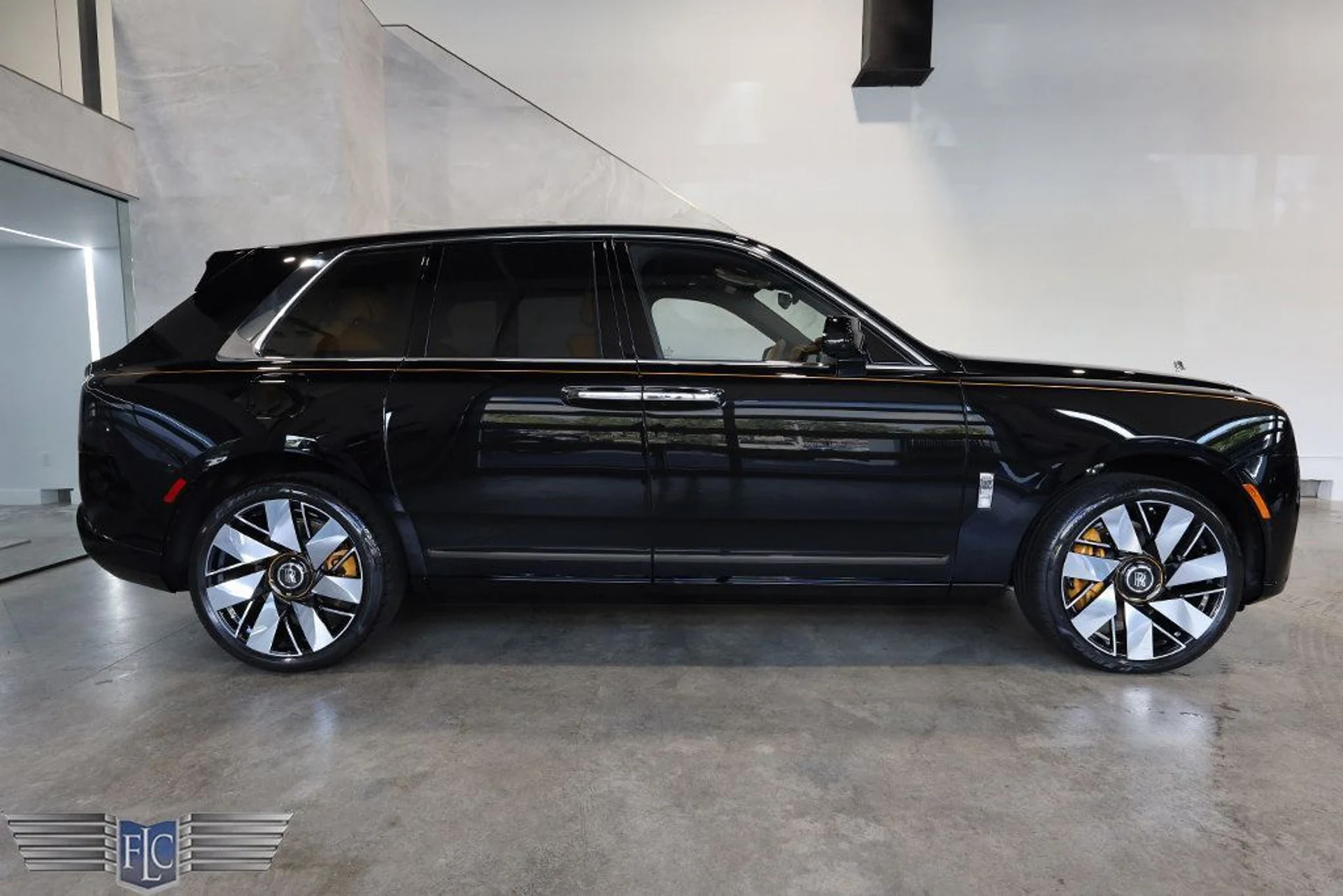 mph002_4091114829_used_2025_rolls_royce_cullinan_sportutility_9689_22896189_3_1024_4b7b2701e1